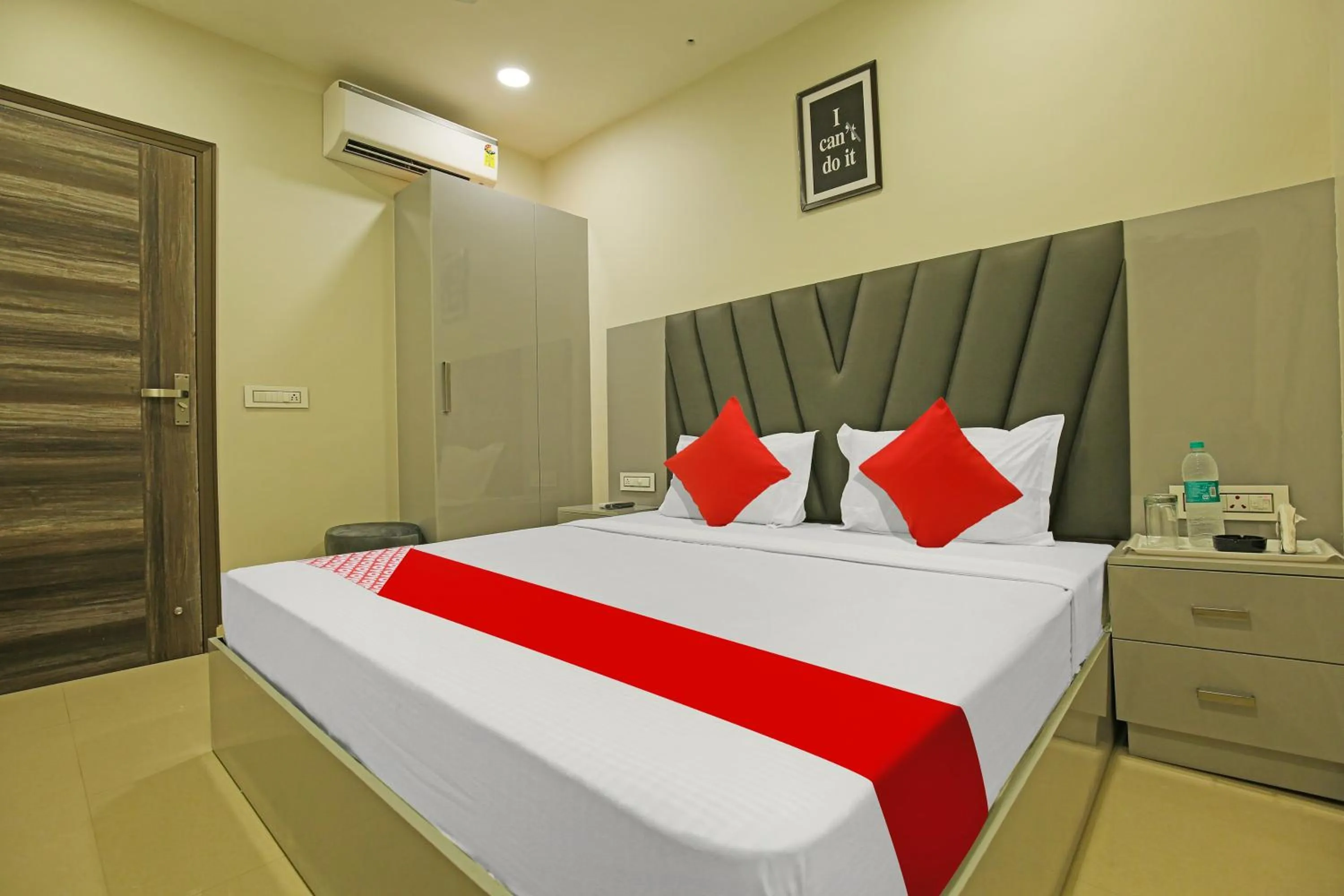 Facade/entrance, Bed in Hotel O Grand Inn