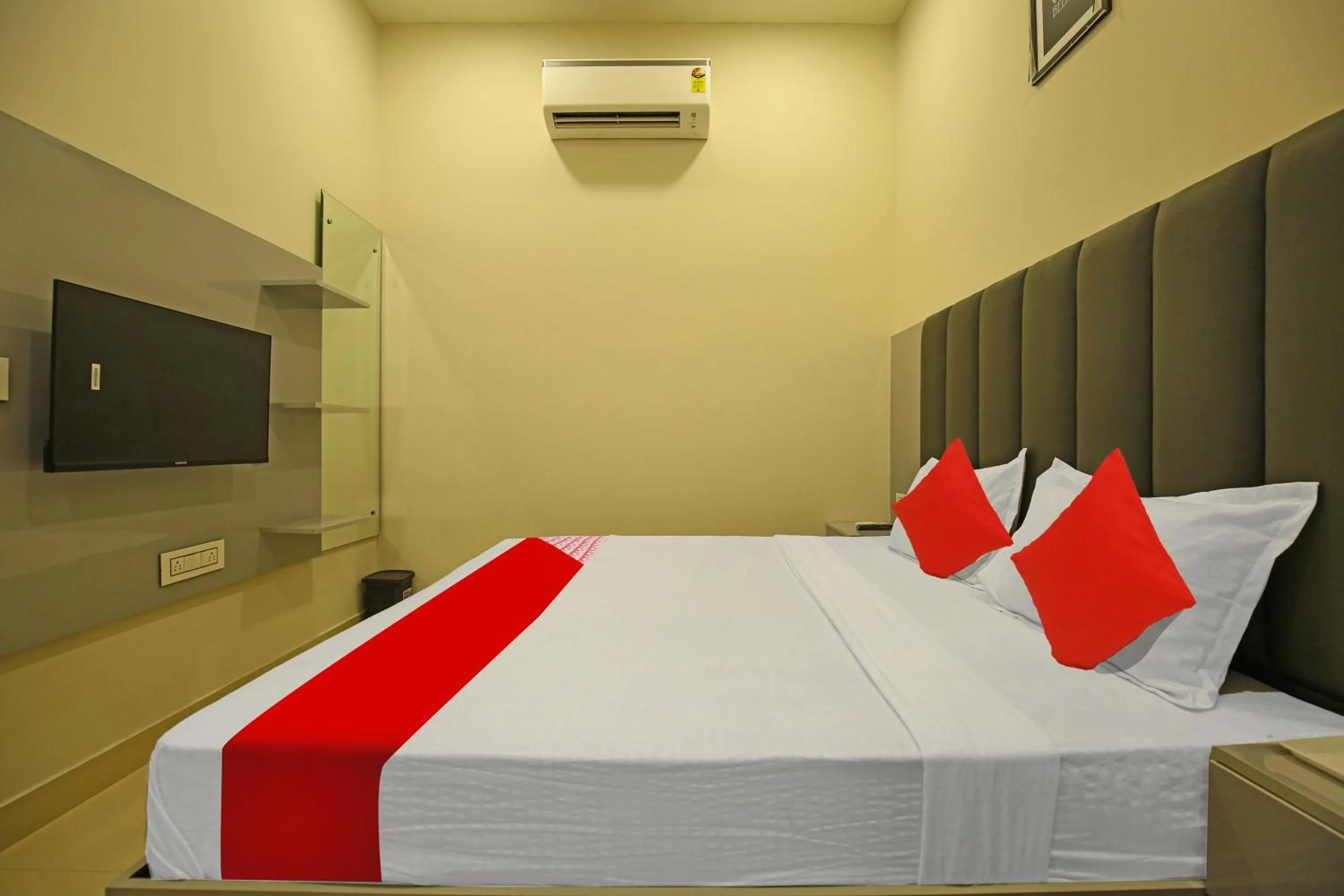 Bedroom, Bed in Hotel O Grand Inn