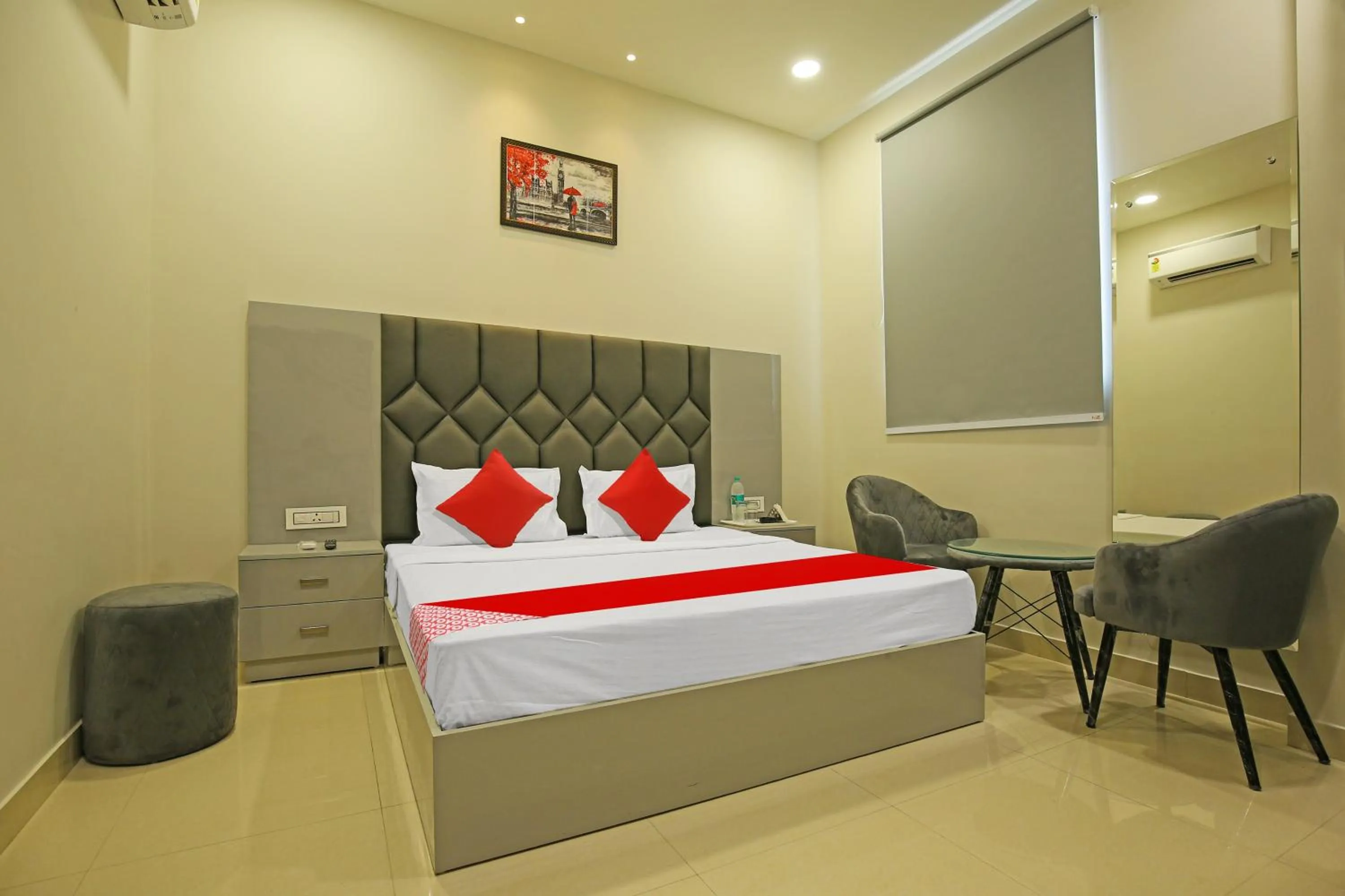 Bedroom in Hotel O Grand Inn