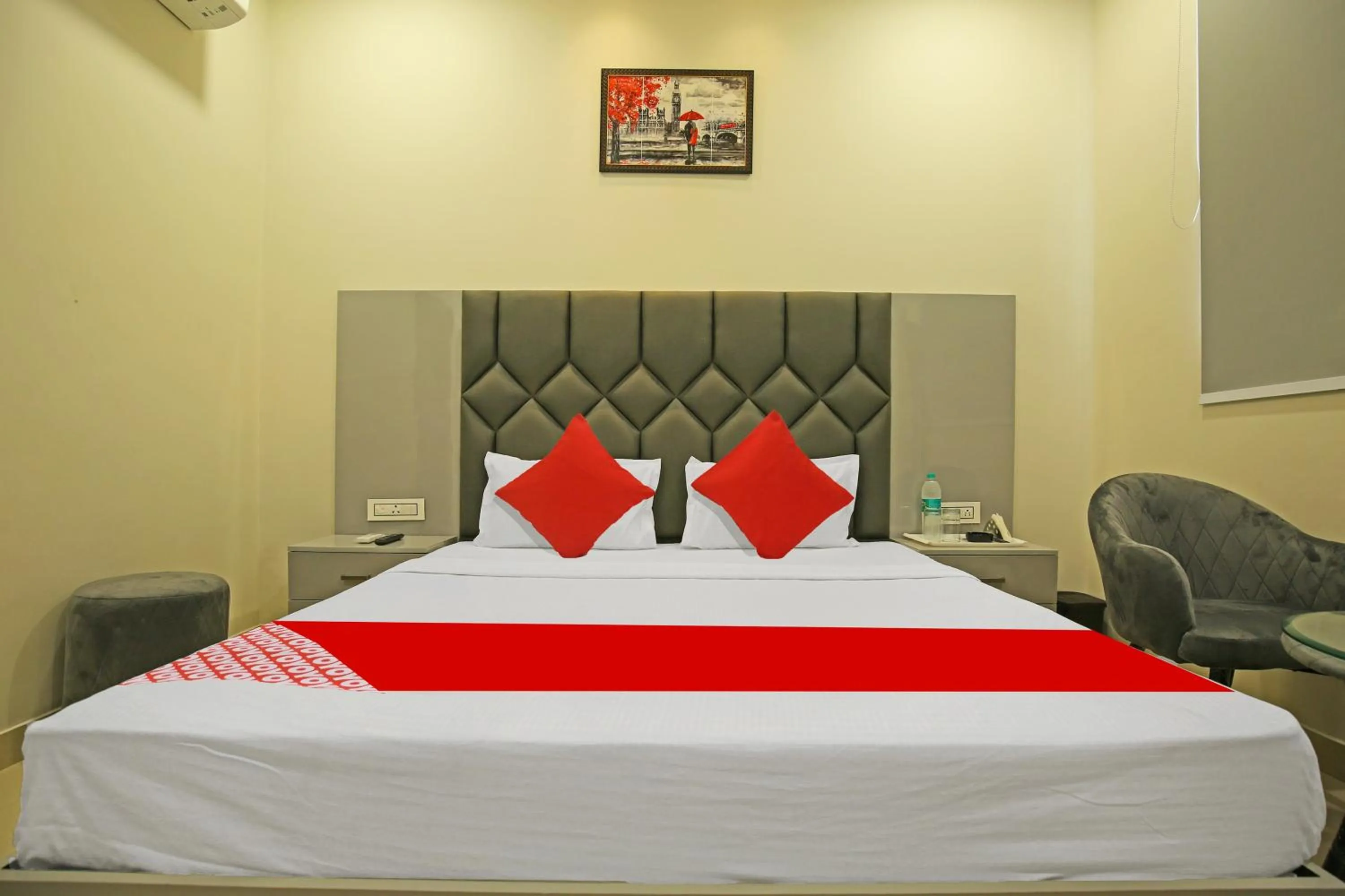 Bedroom, Bed in Hotel O Grand Inn