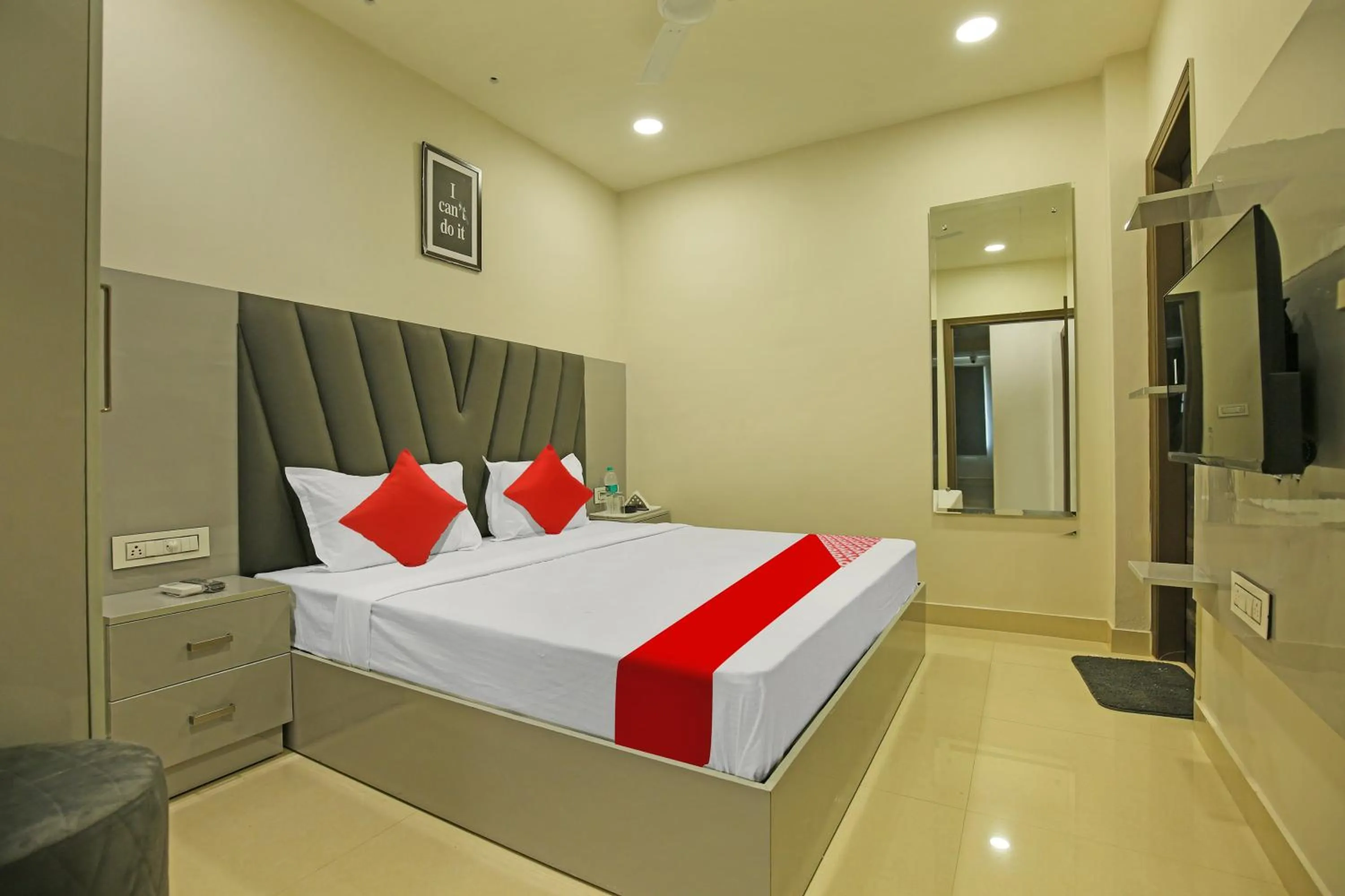 Bathroom, Bed in Hotel O Grand Inn