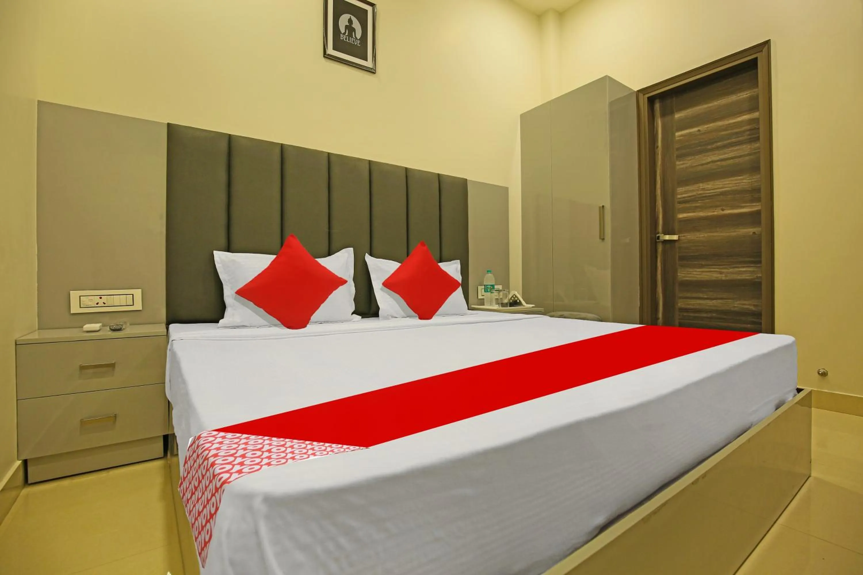 Bedroom in Hotel O Grand Inn