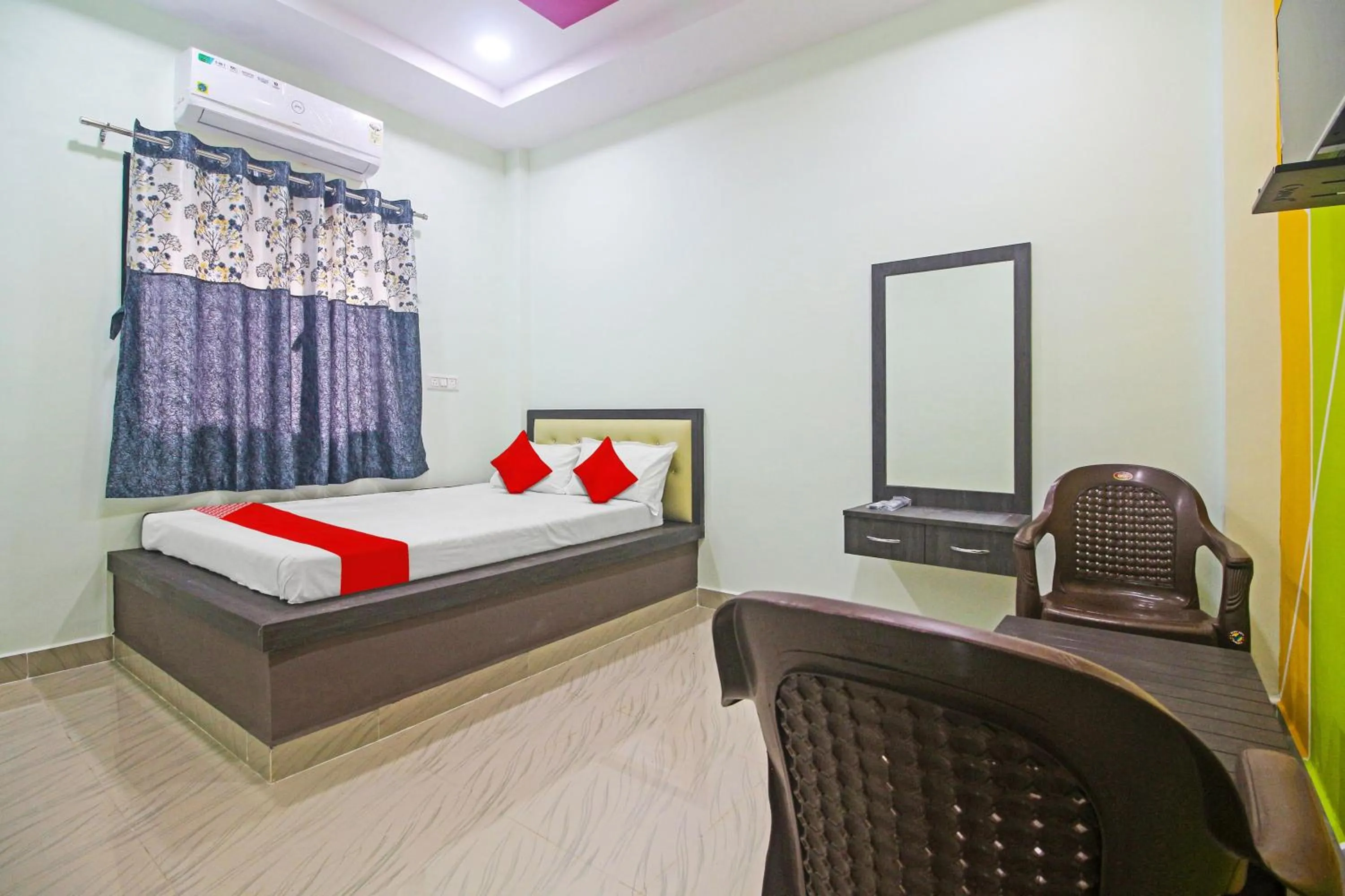 Bedroom, Bed in OYO Flagship Hotel Mh31