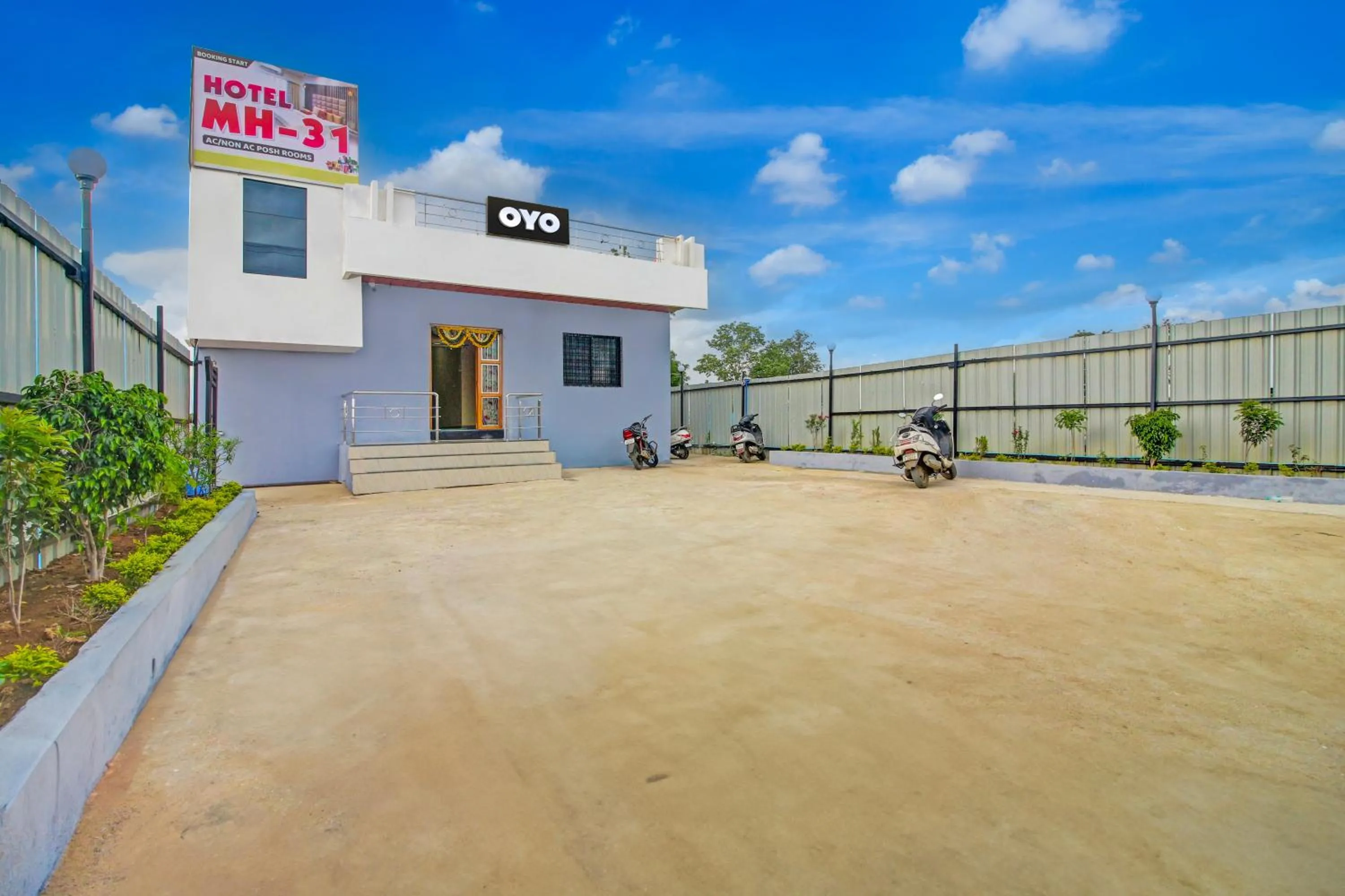 Facade/entrance in Hotel O Mh