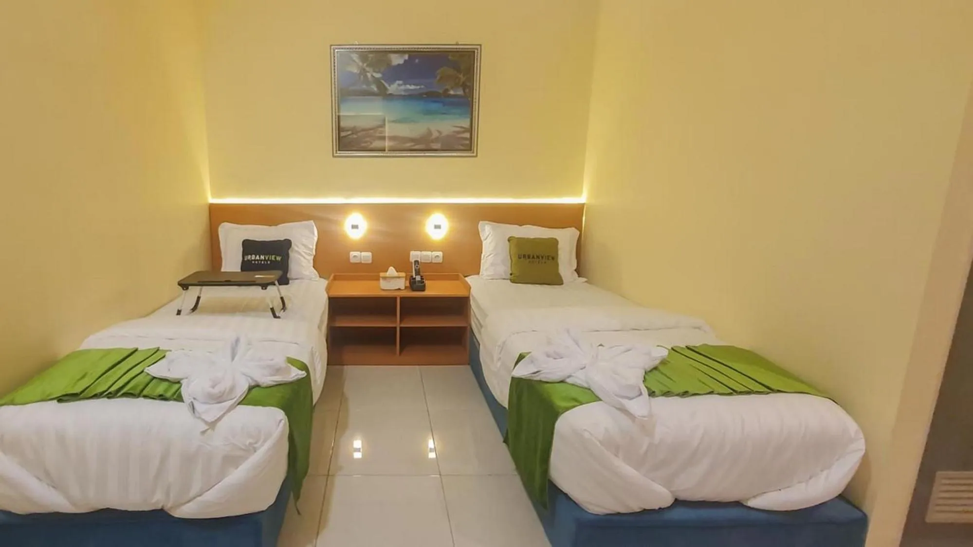 Bed in Urbanview Hotel Sakura Kampung Inggris Pare by RedDoorz