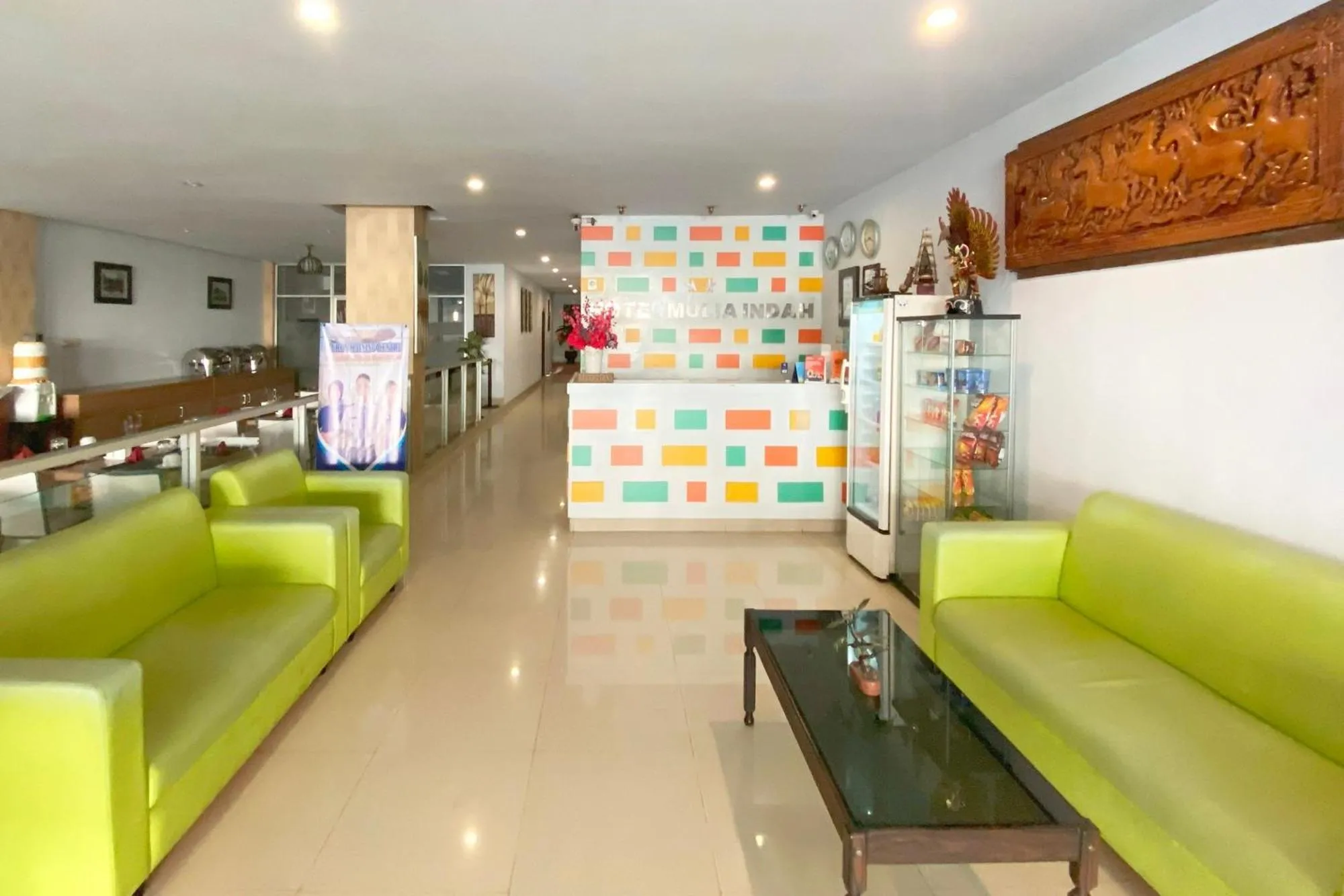 Seating area in Urbanview Hotel Mulia Indah Palopo