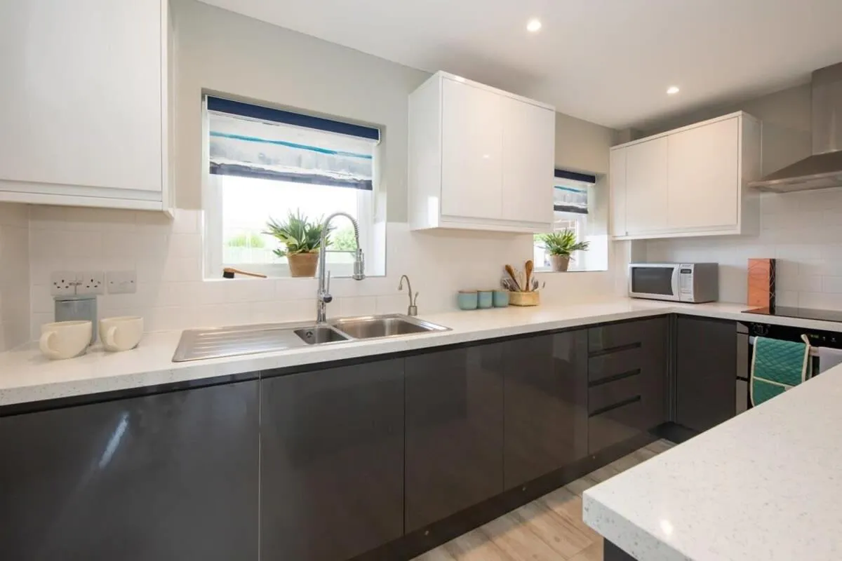 Bosham 3 BR Beach House with Garden & Playhouse