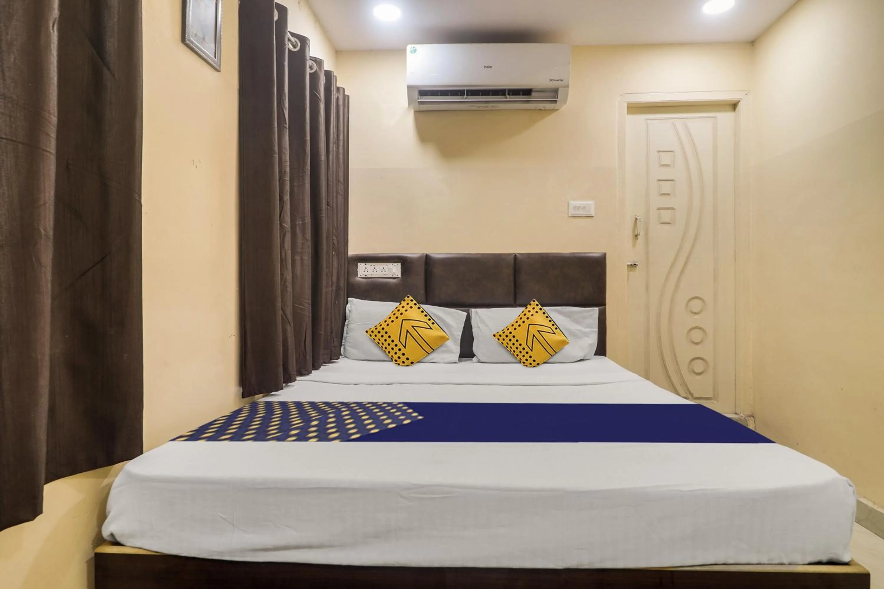 Bedroom, Bed in SPOT ON BHARGAV RESIDENCE