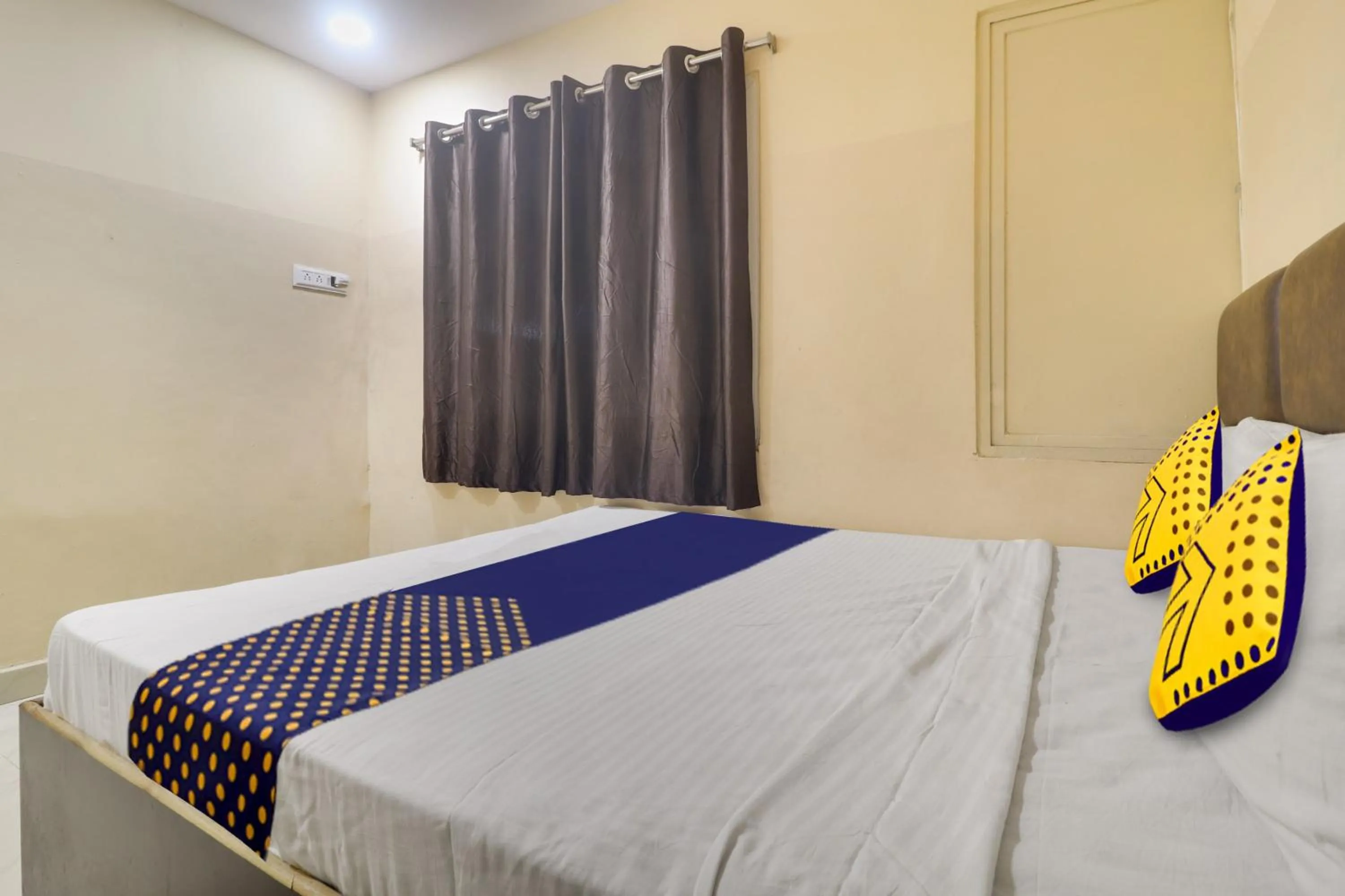 Bedroom, Bed in SPOT ON BHARGAV RESIDENCE