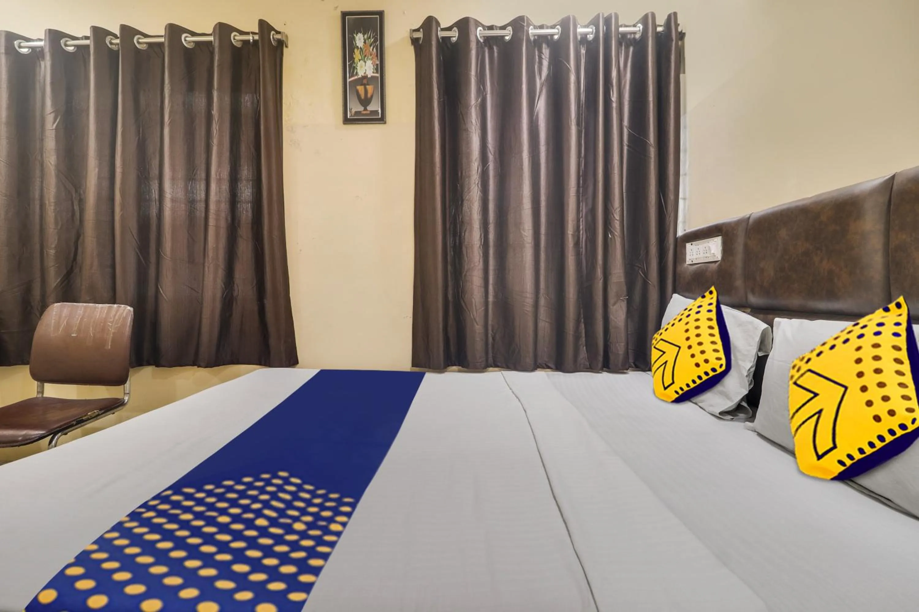 Bedroom, Bed in SPOT ON BHARGAV RESIDENCE