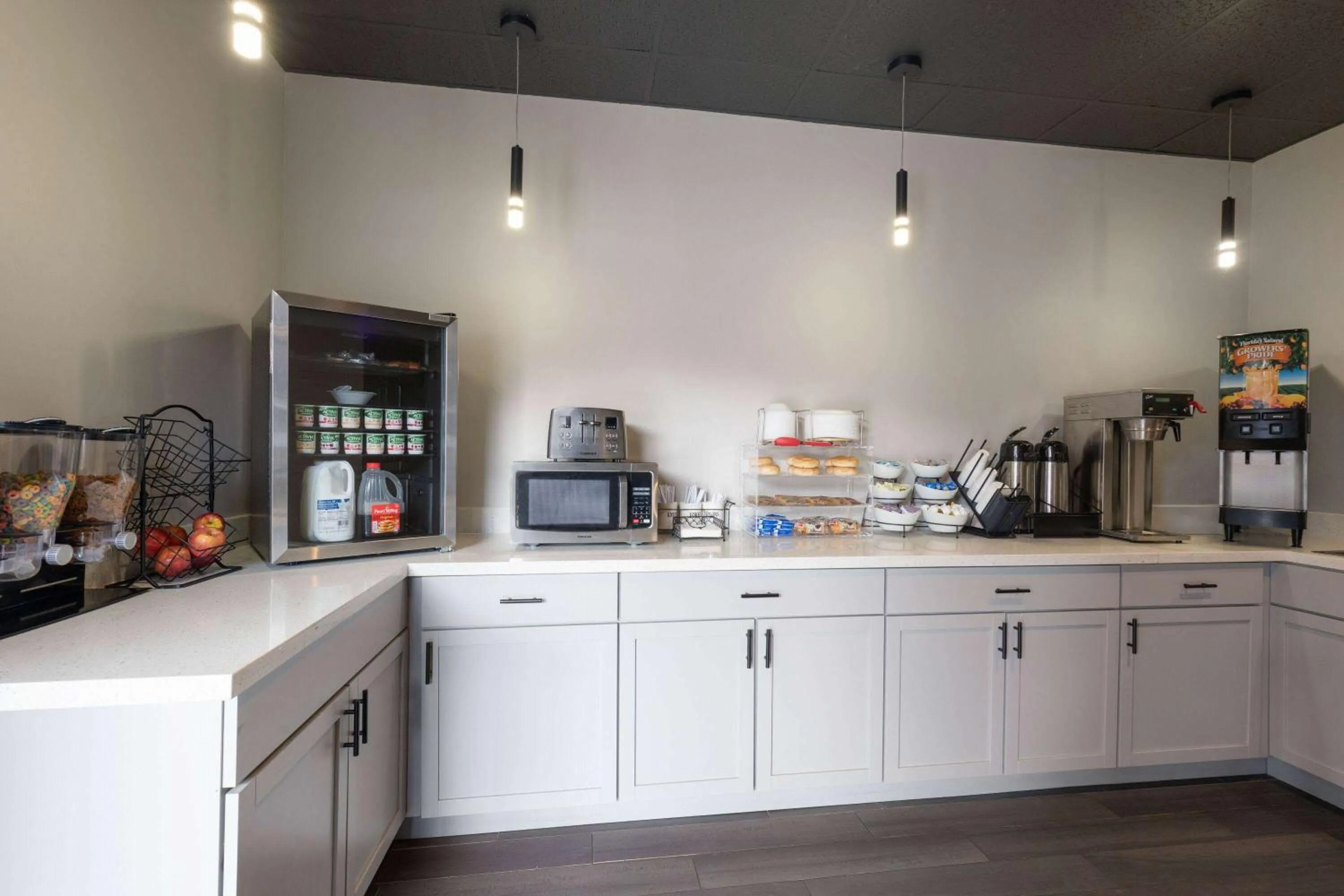 Breakfast in Ramada by Wyndham Studio Suites Dothan