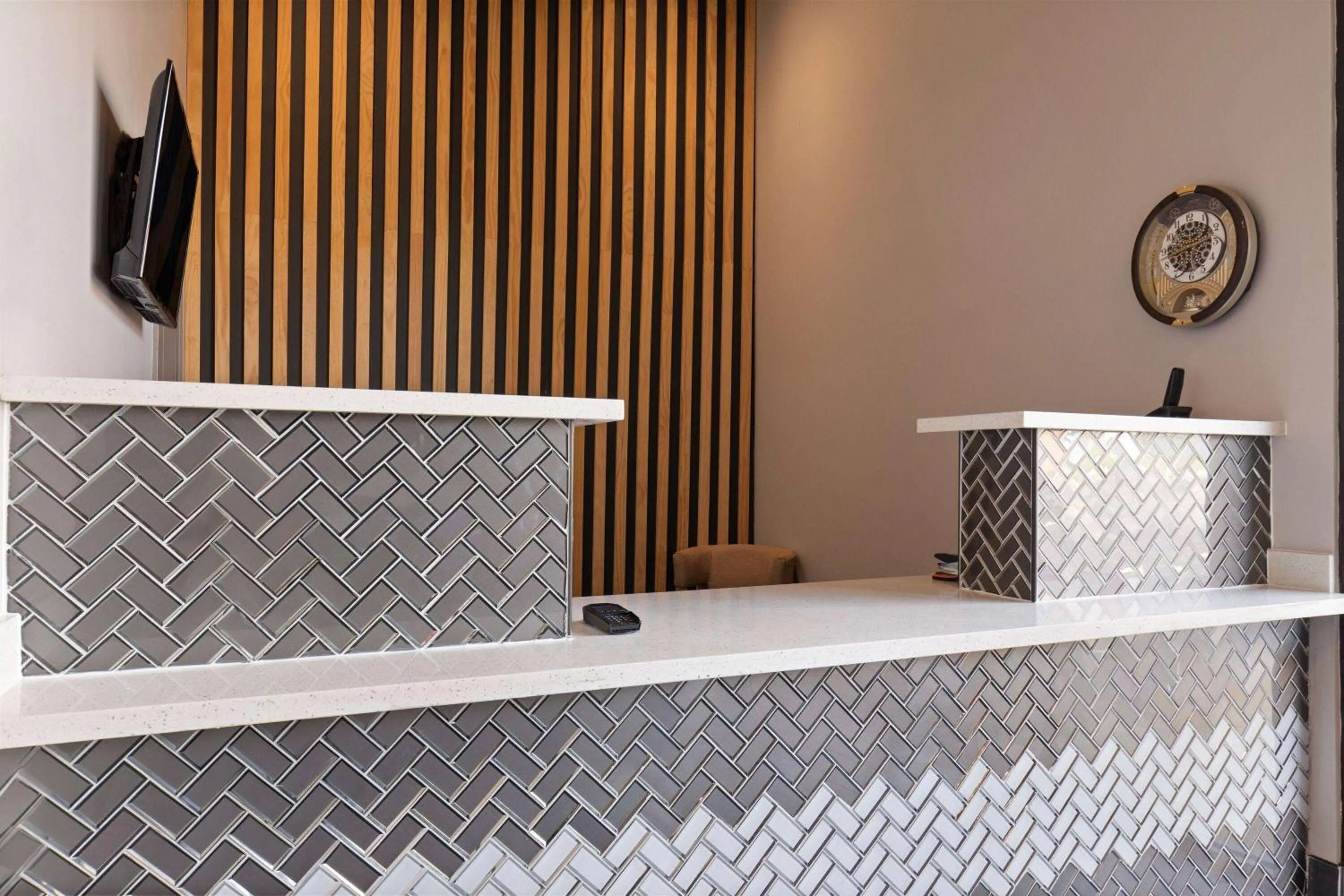 Lobby or reception in Ramada by Wyndham Studio Suites Dothan