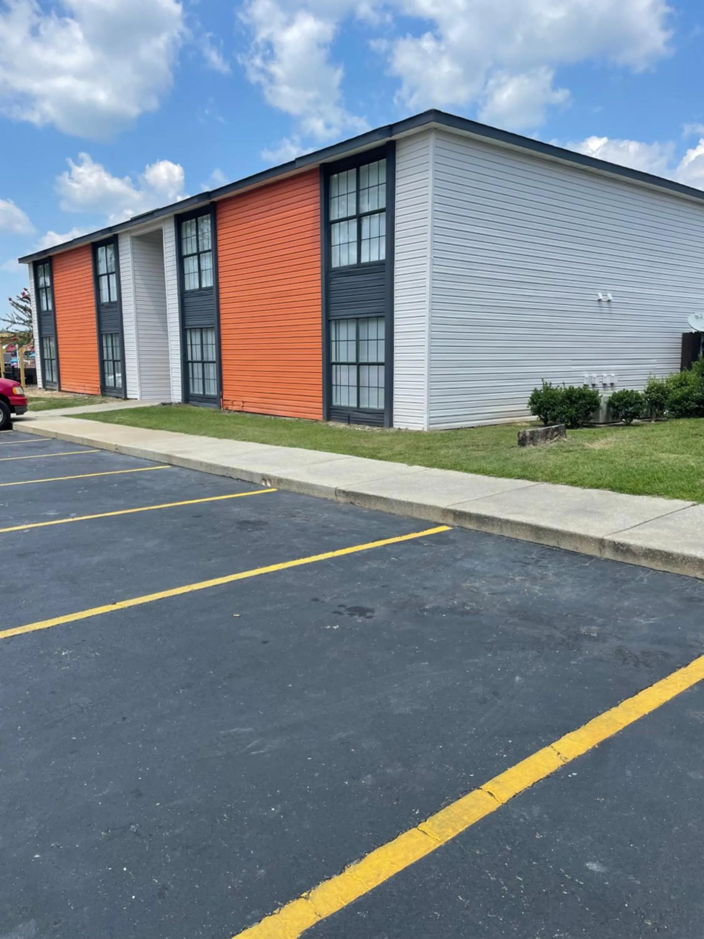 Property building in Ramada by Wyndham Studio Suites Dothan