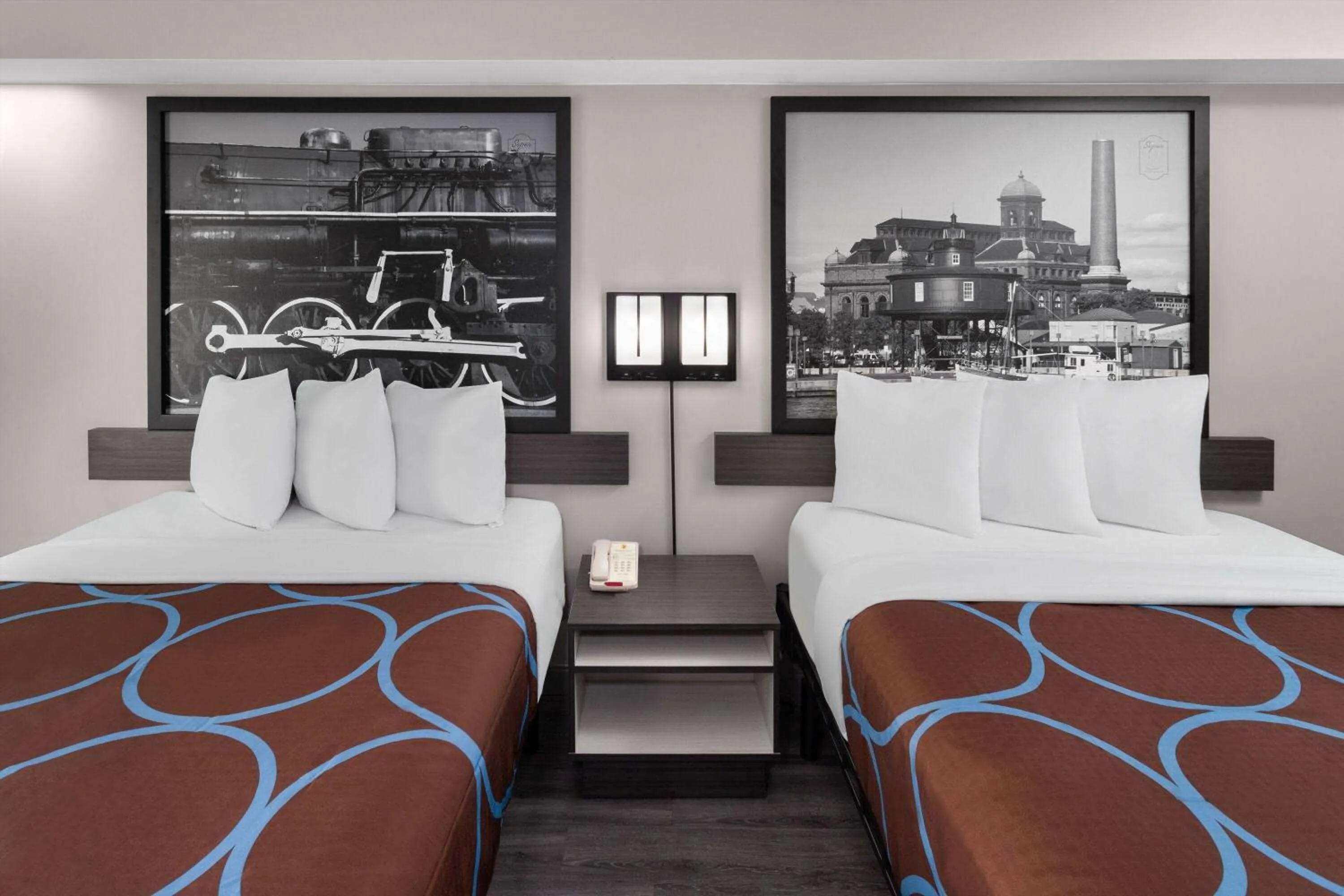 Photo of the whole room, Bed in Super 8 by Wyndham Baltimore Northwest