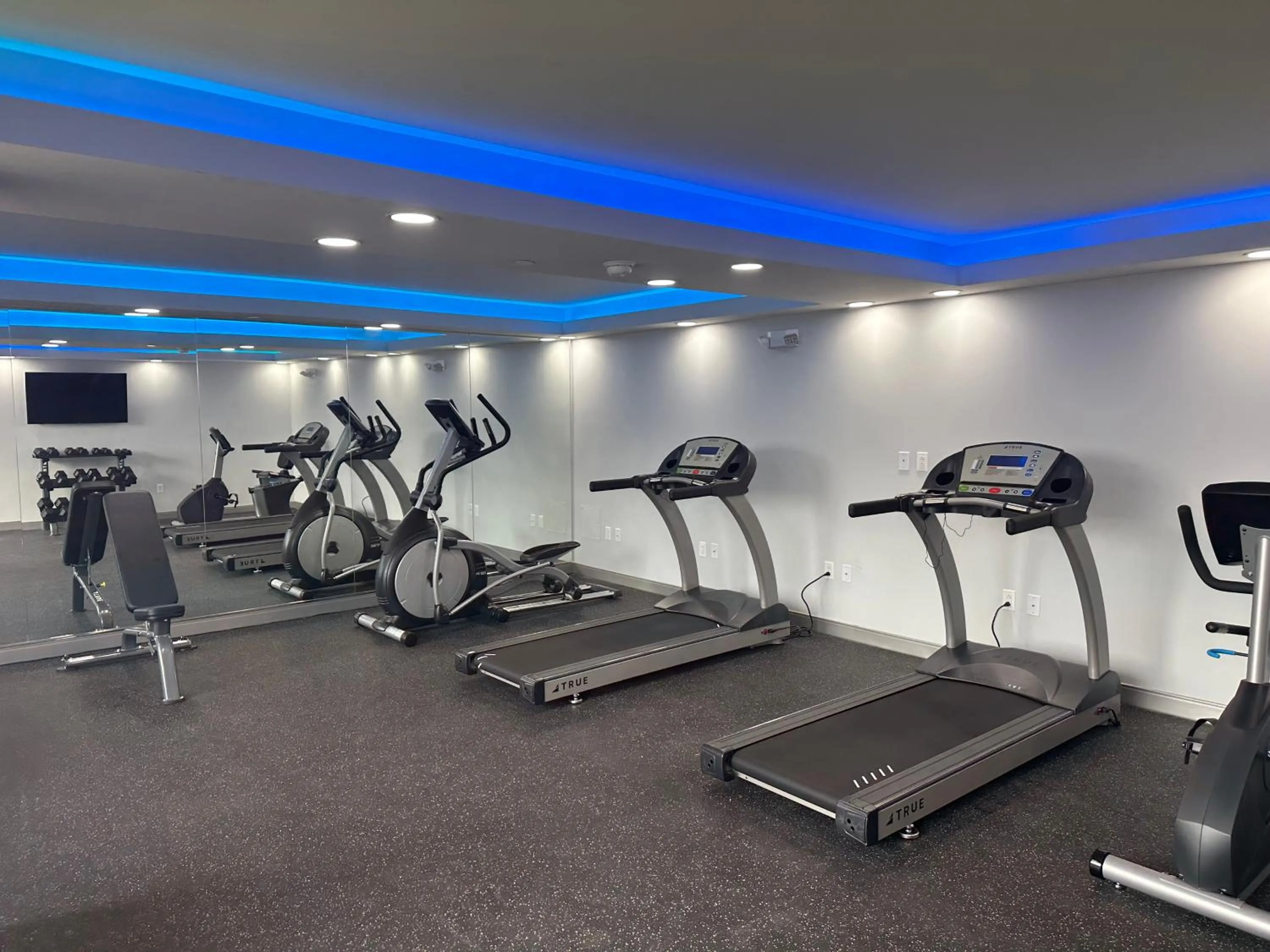 Fitness centre/facilities in Super 8 by Wyndham Baltimore Northwest