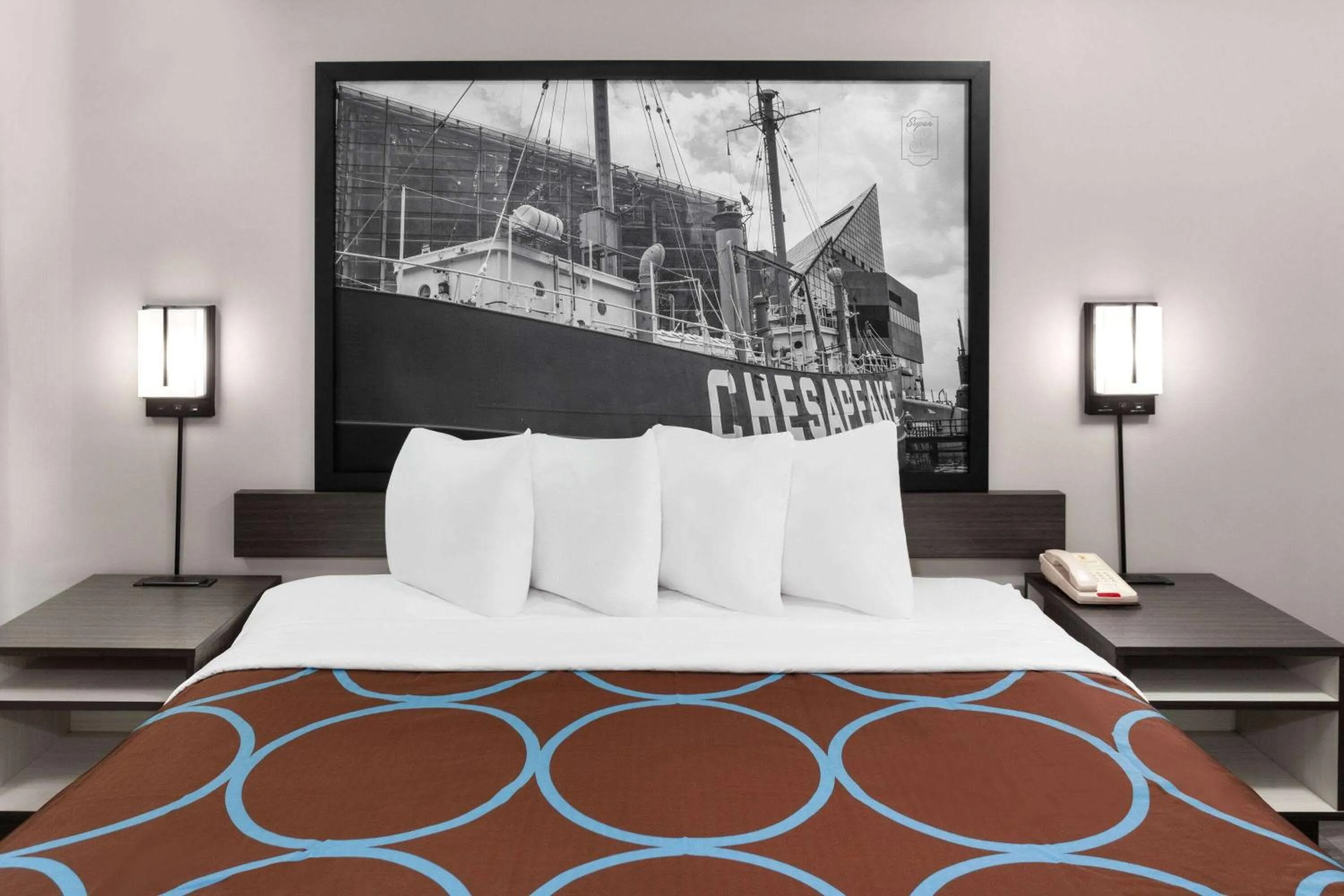 Photo of the whole room, Bed in Super 8 by Wyndham Baltimore Northwest