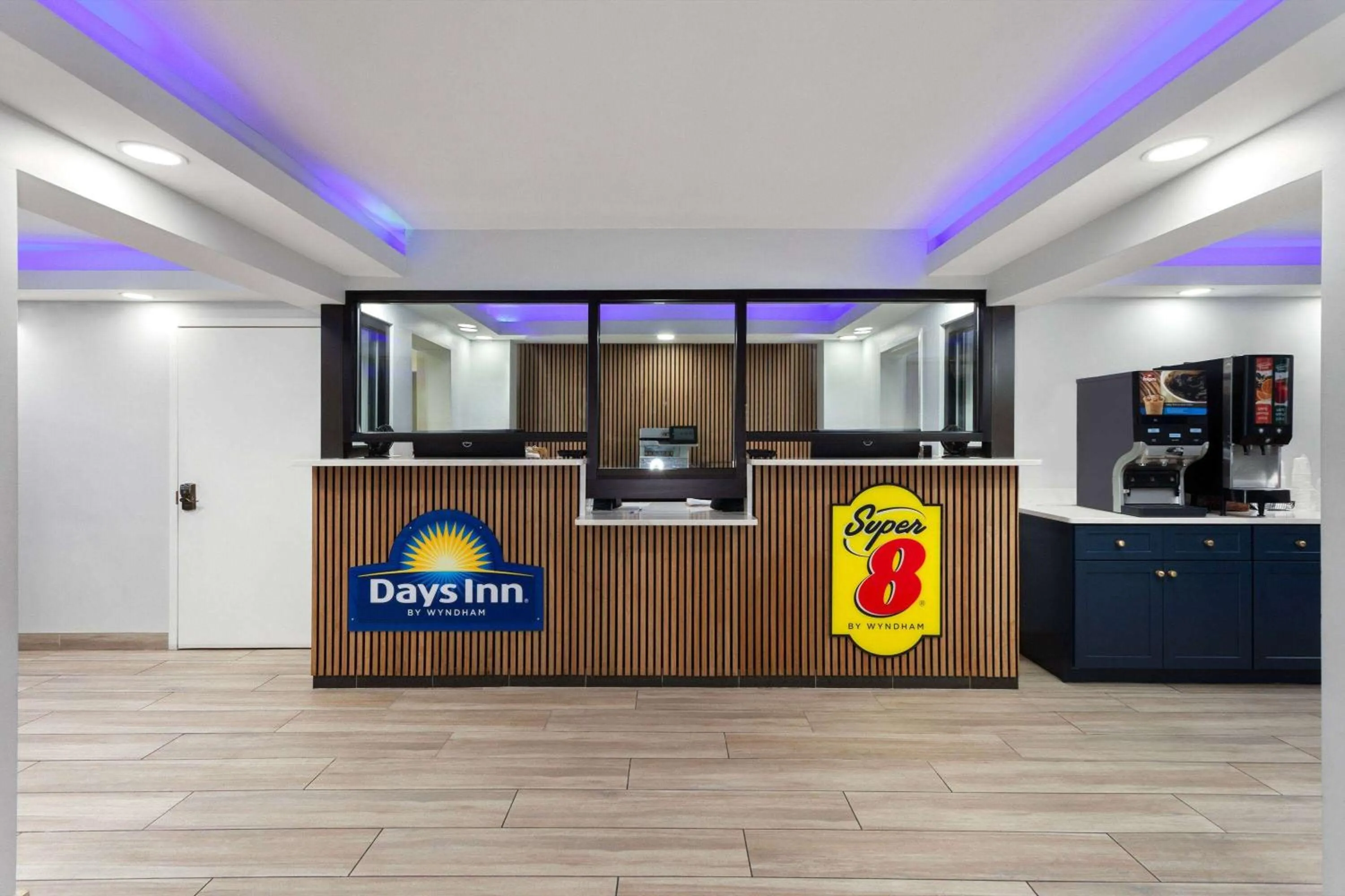 Lobby or reception in Super 8 by Wyndham Baltimore Northwest