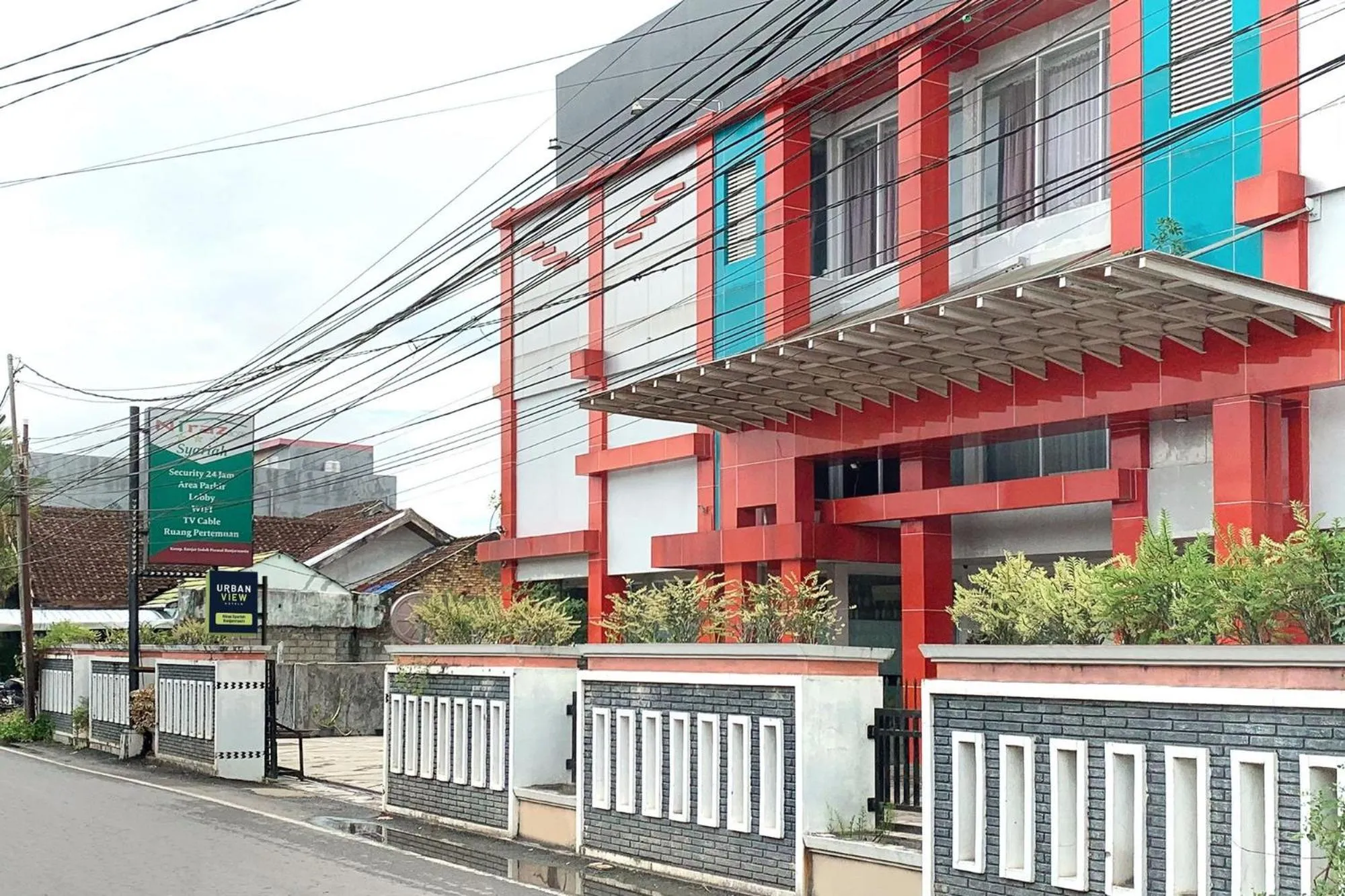 Property building in Urbanview Hotel Niraz Banjarmasin by RedDoorz