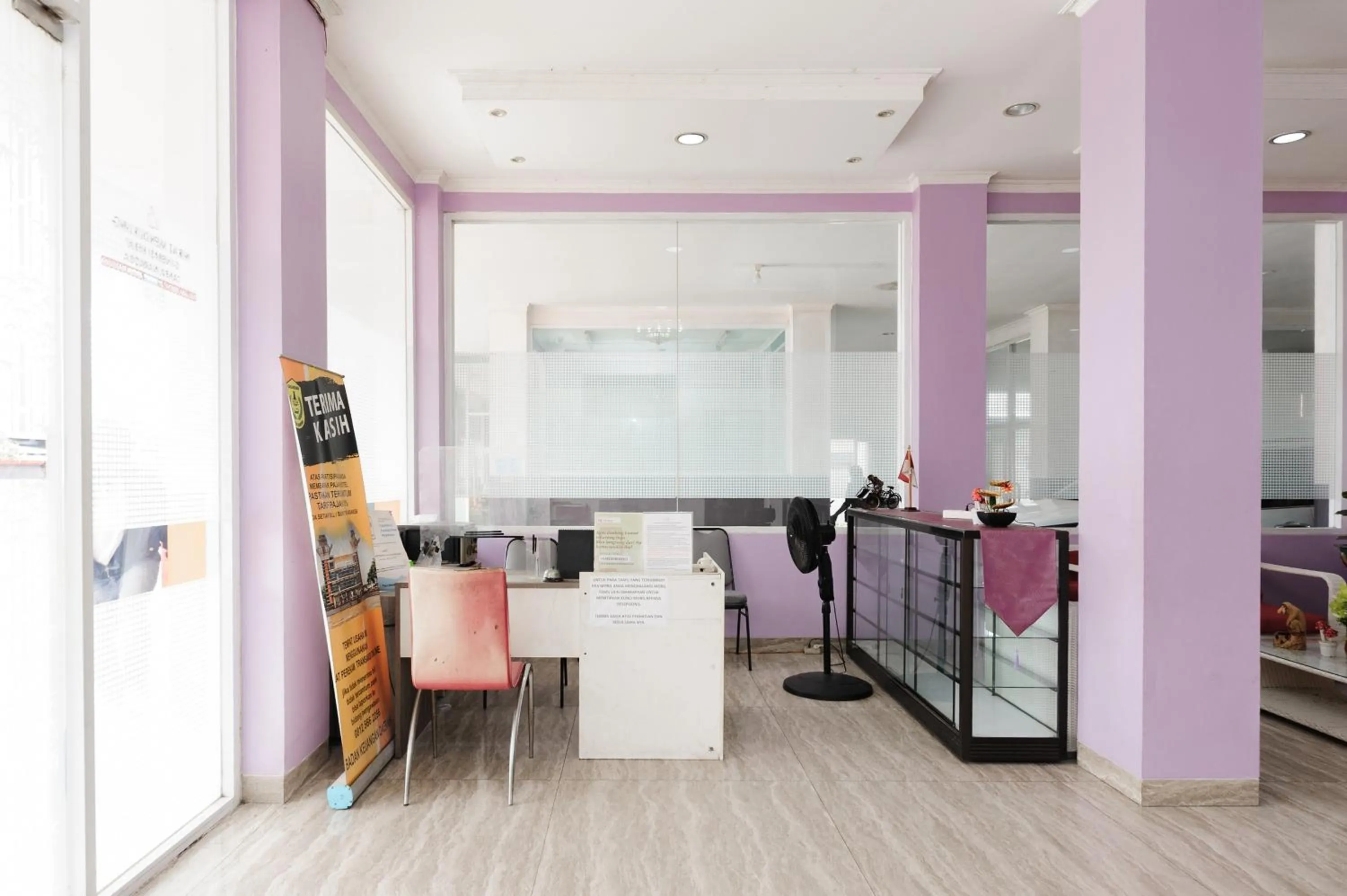 Lobby or reception in Urbanview Hotel Niraz Banjarmasin by RedDoorz