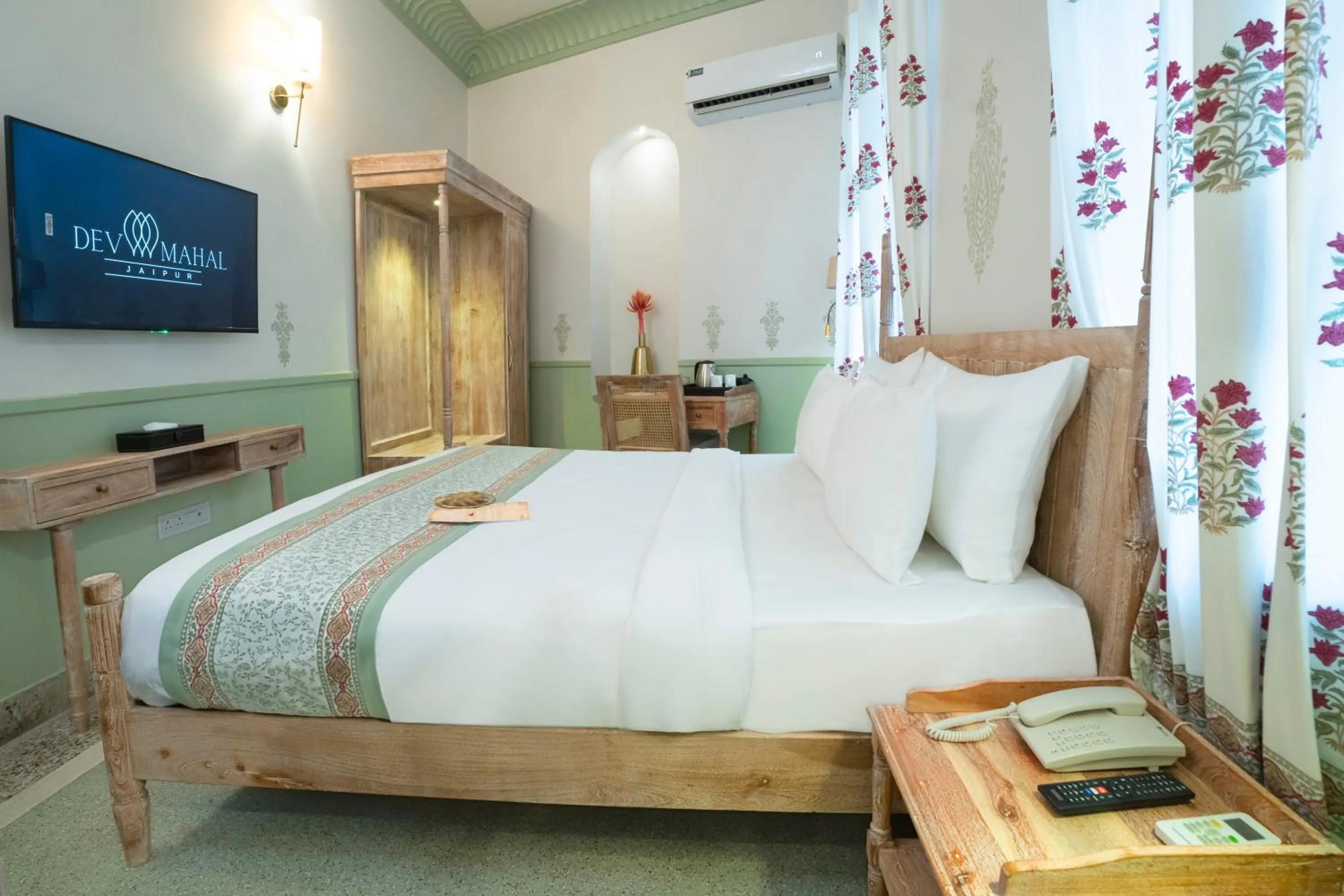 TV and multimedia, Bed in Dev Mahal - A Boutique Heritage Hotel