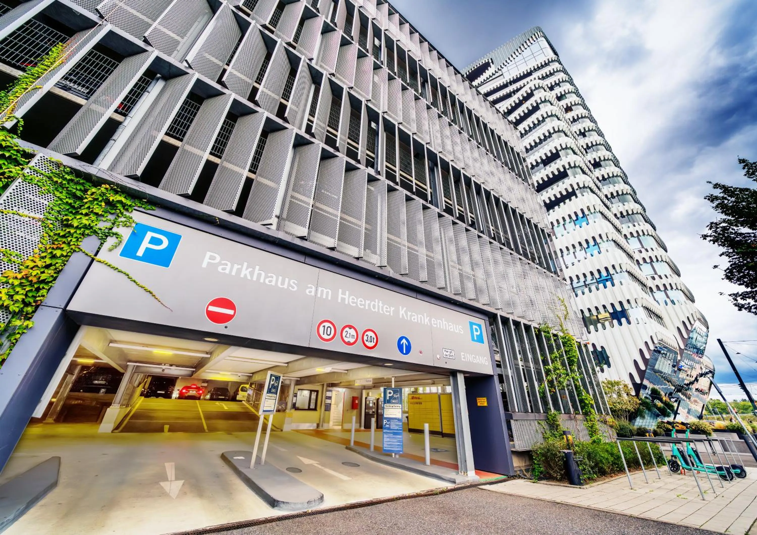 Parking in The Zipper Hotel und Apartments