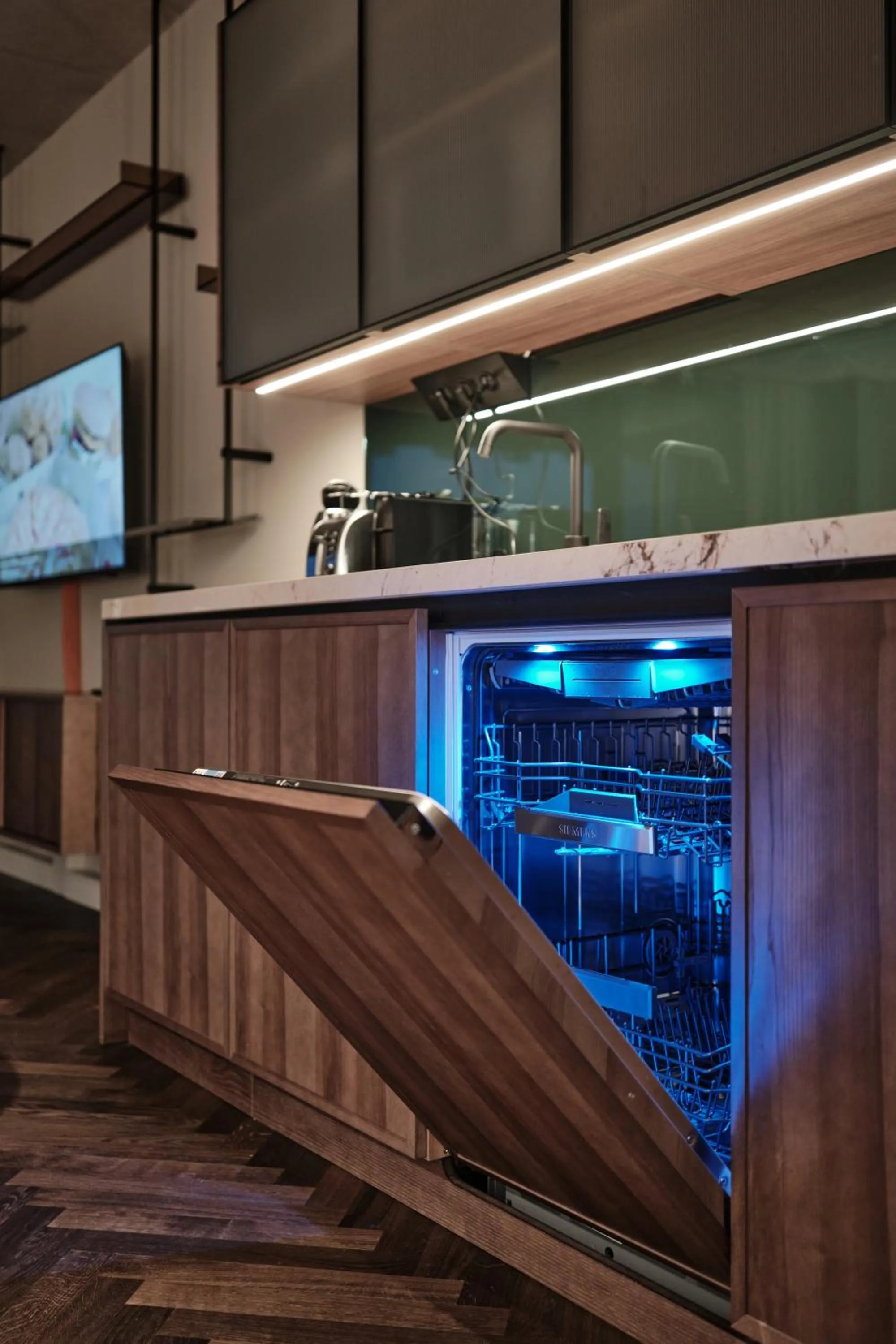 dishwasher in The Zipper Hotel und Apartments