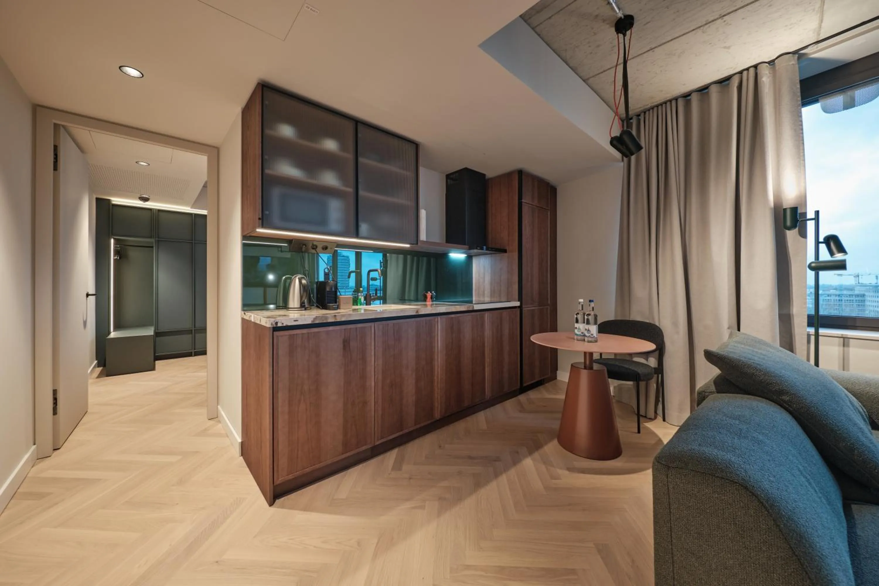 Kitchen or kitchenette in The Zipper Hotel und Apartments