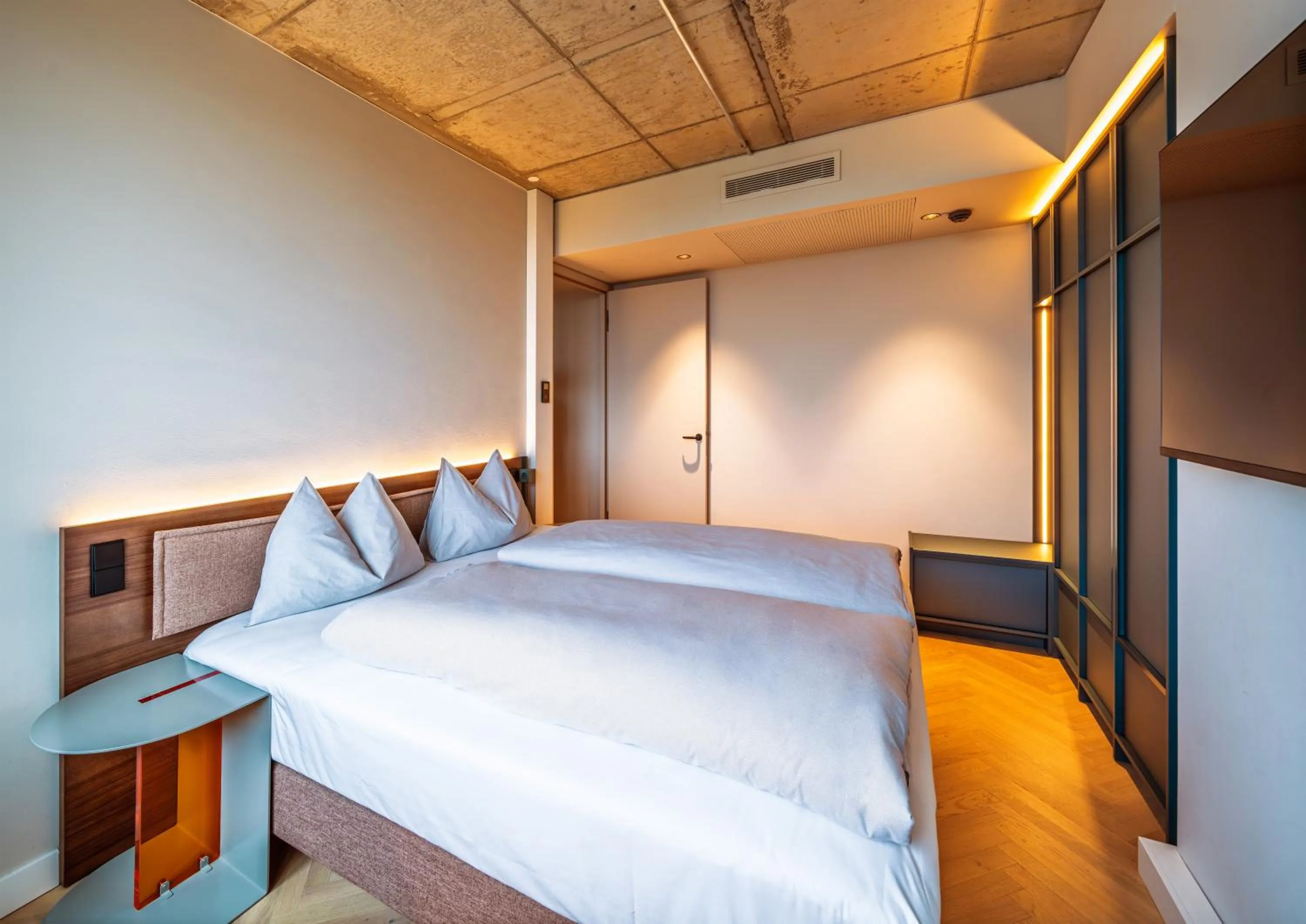 Bed in The Zipper Hotel und Apartments