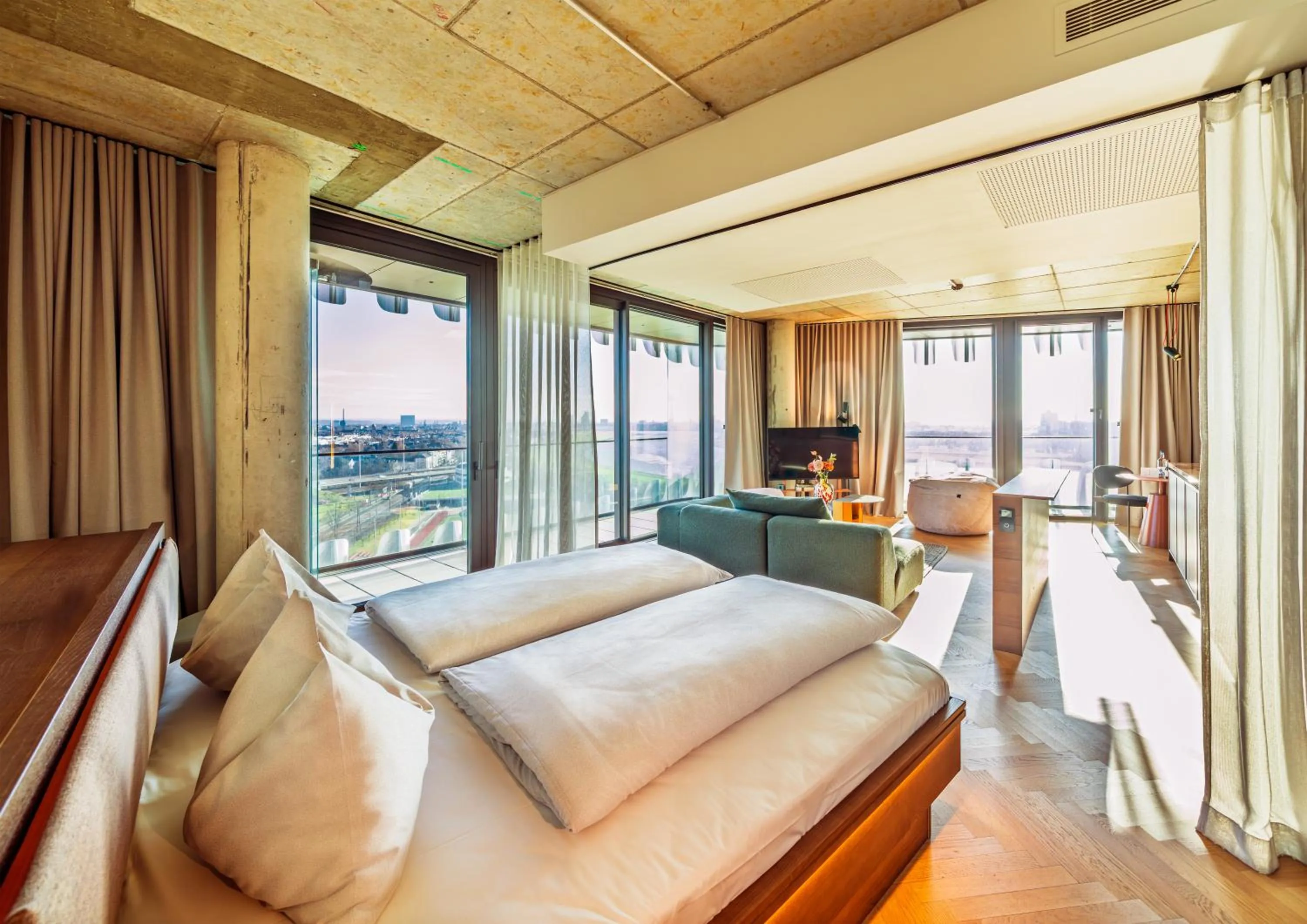 TV and multimedia, Bed in The Zipper Hotel und Apartments