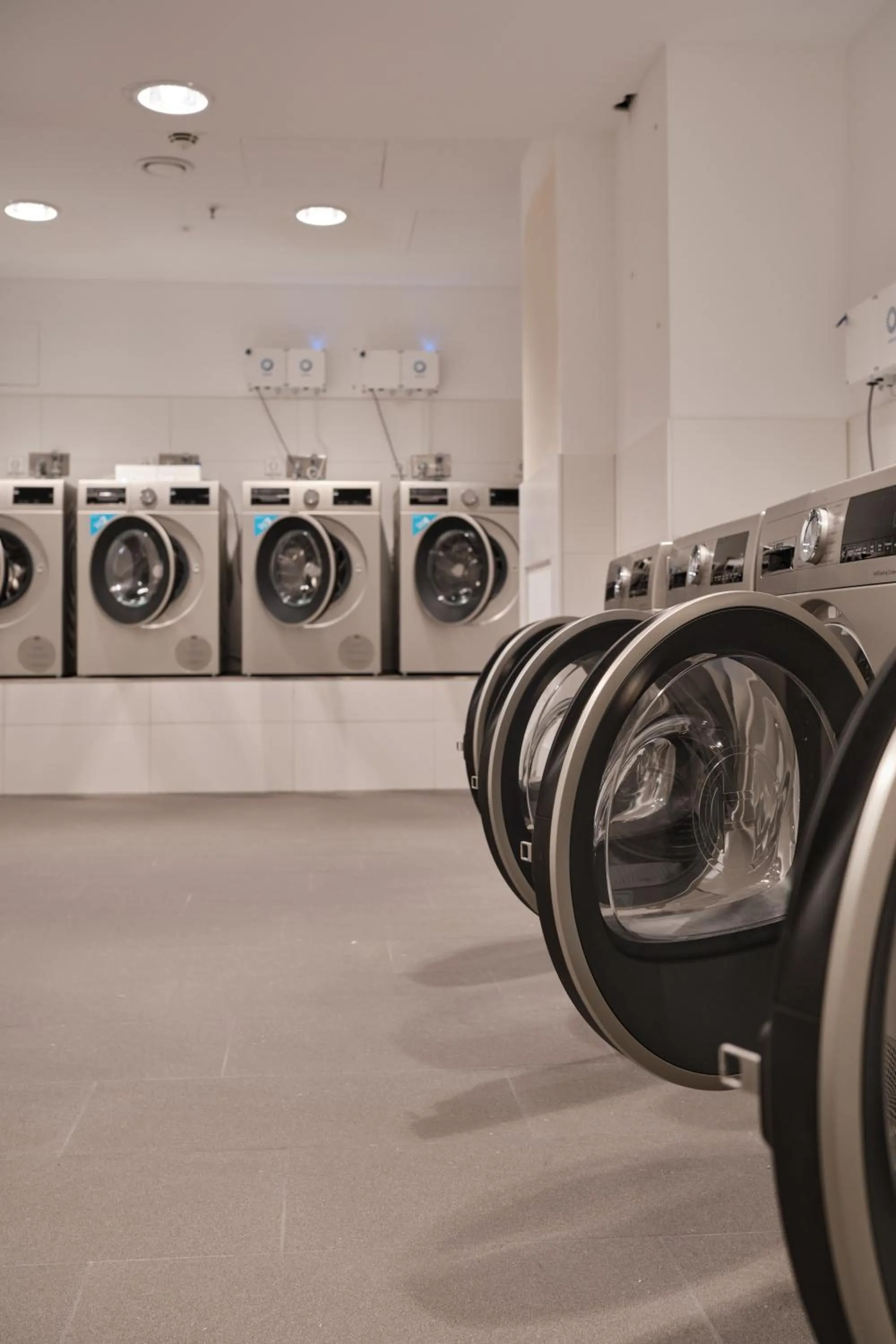 washing machine in The Zipper Hotel und Apartments