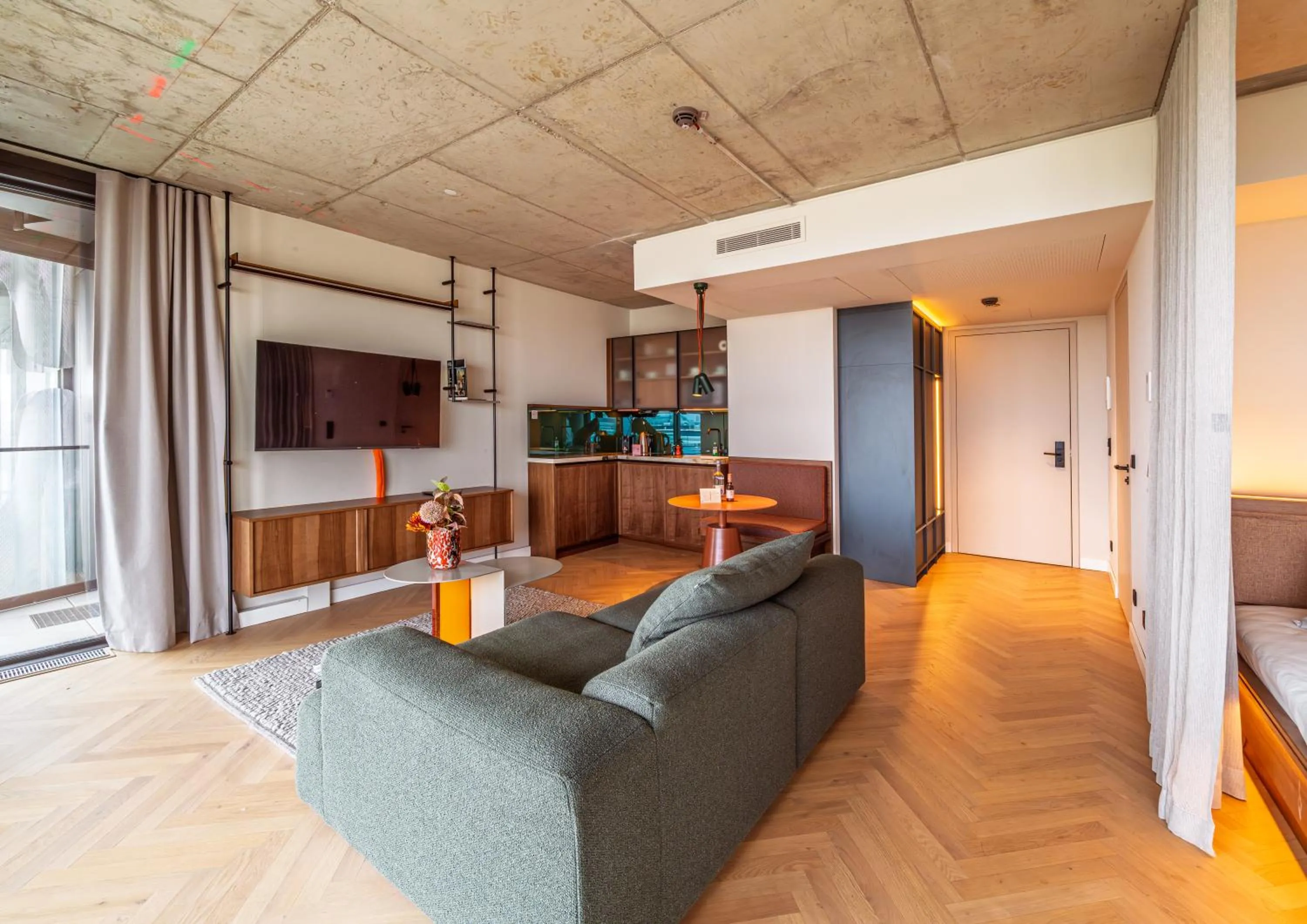 TV and multimedia in The Zipper Hotel und Apartments