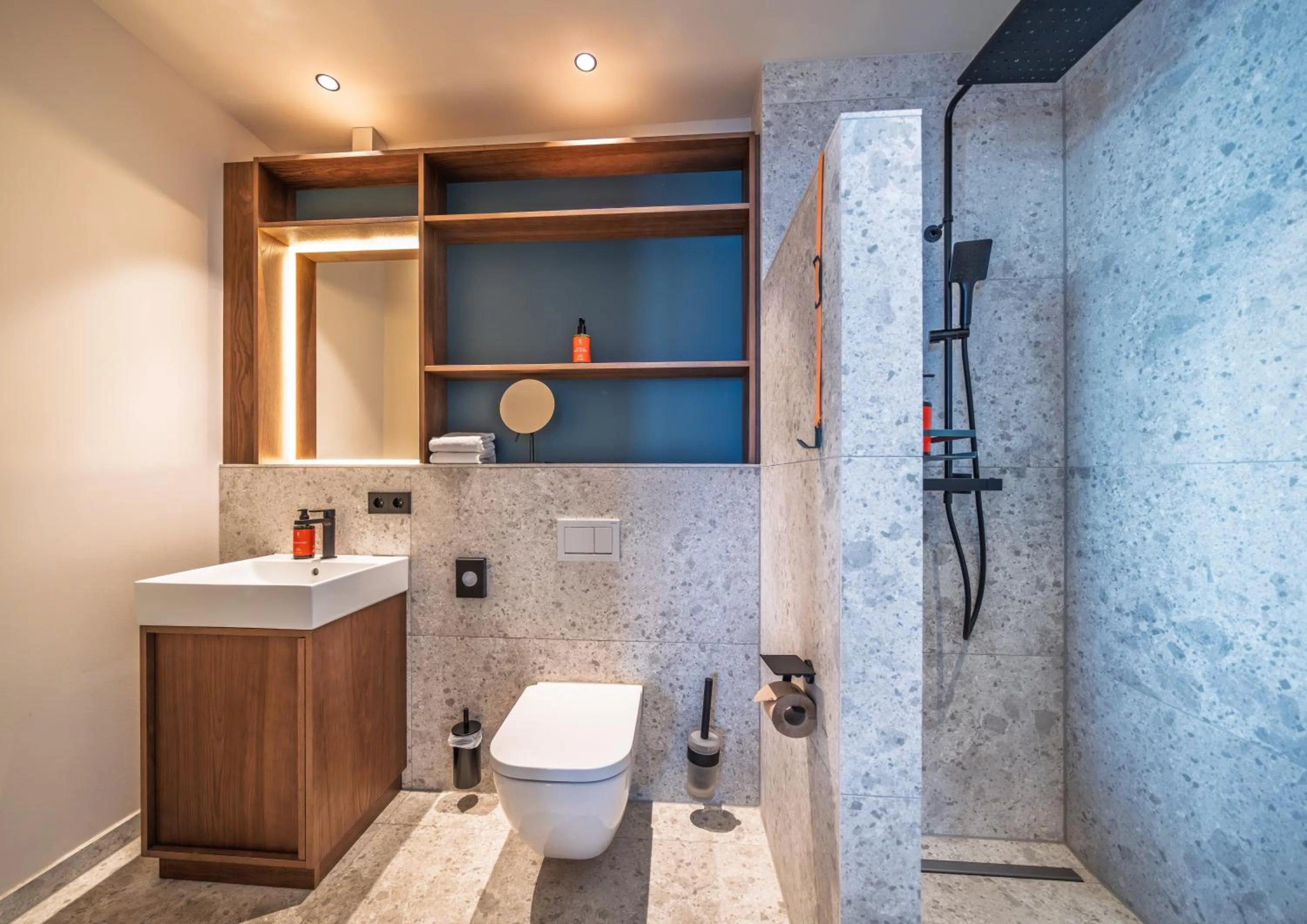 Shower in The Zipper Hotel und Apartments