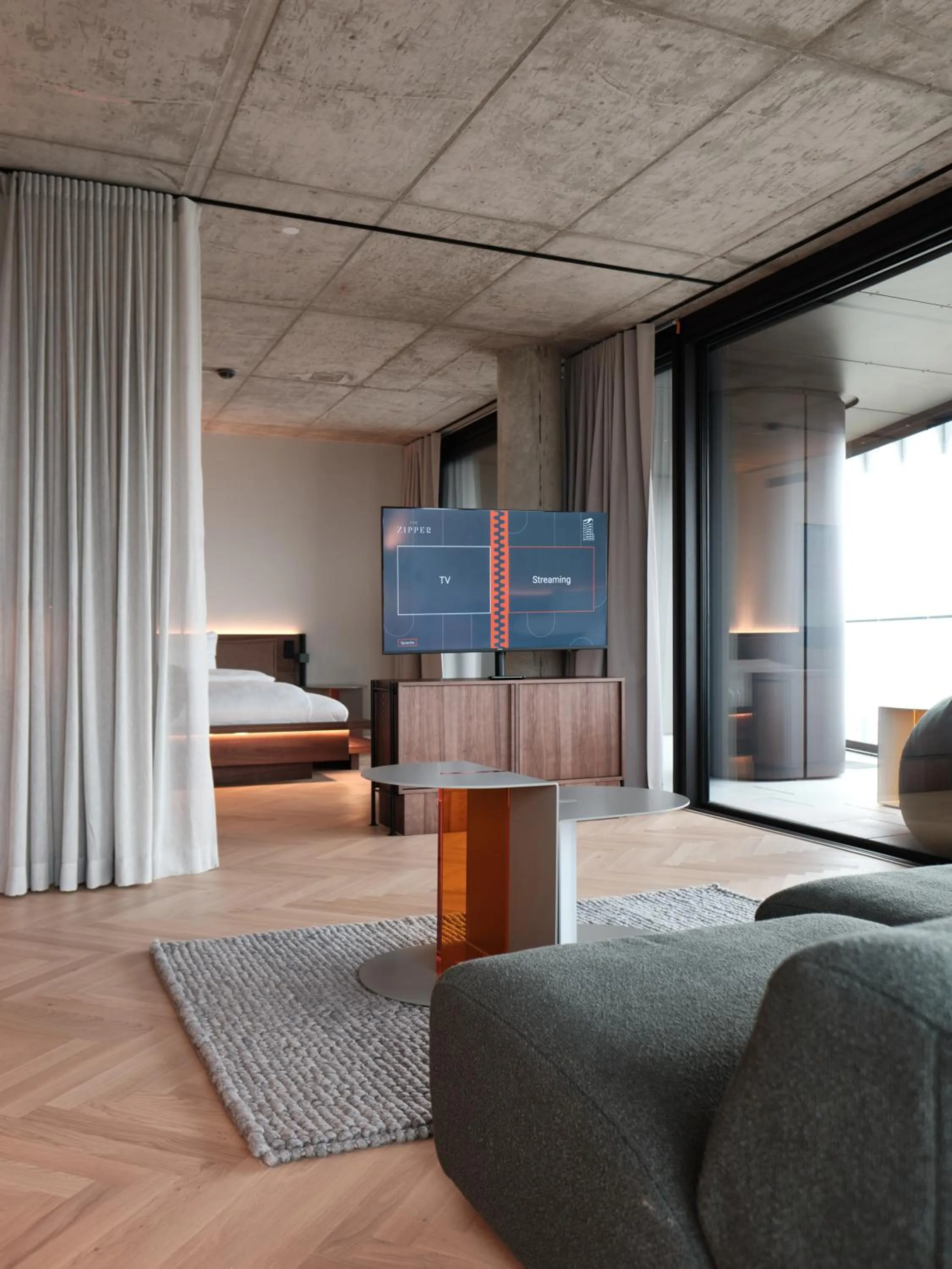 Bed in The Zipper Hotel und Apartments