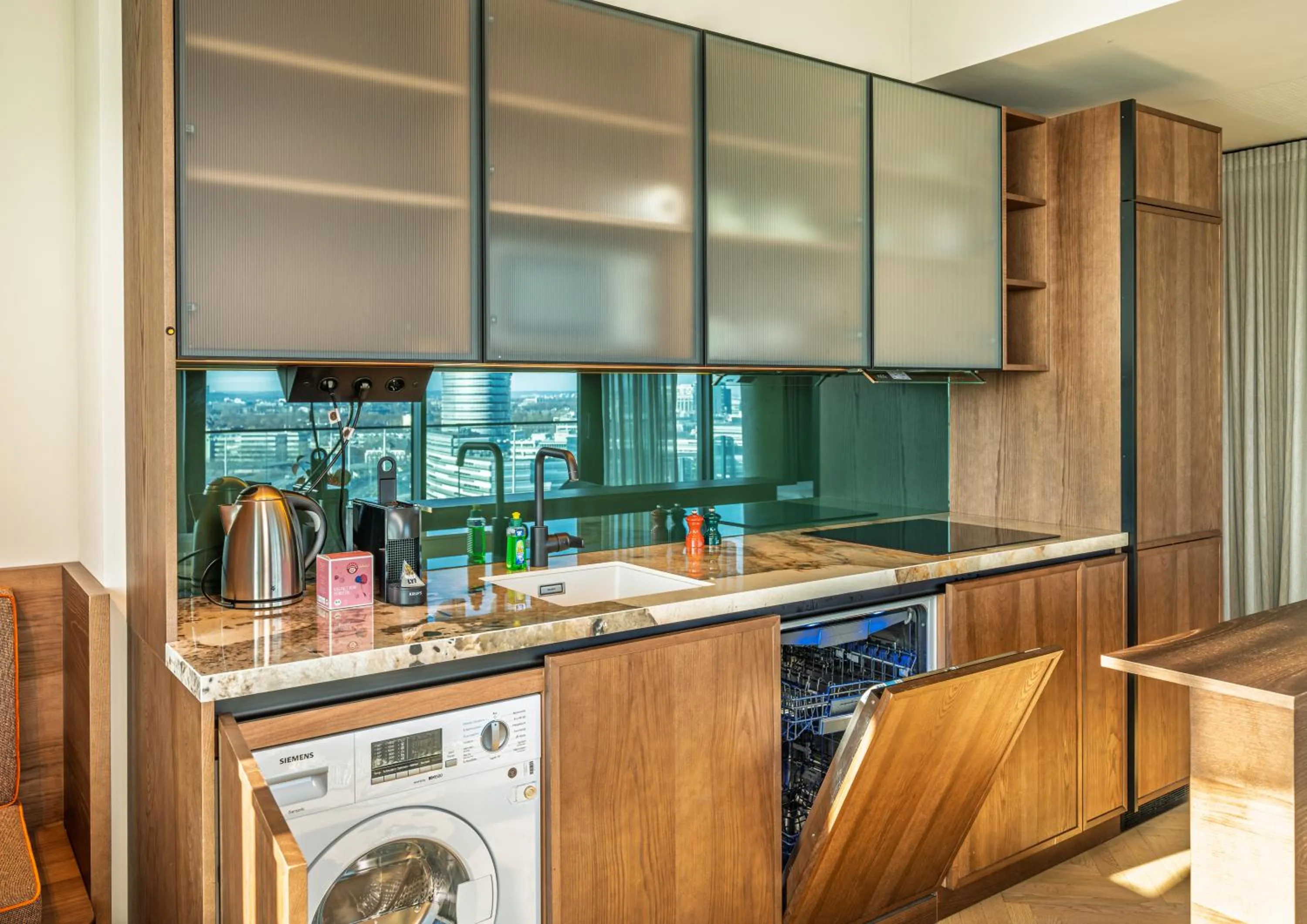 Coffee/tea facilities in The Zipper Hotel und Apartments