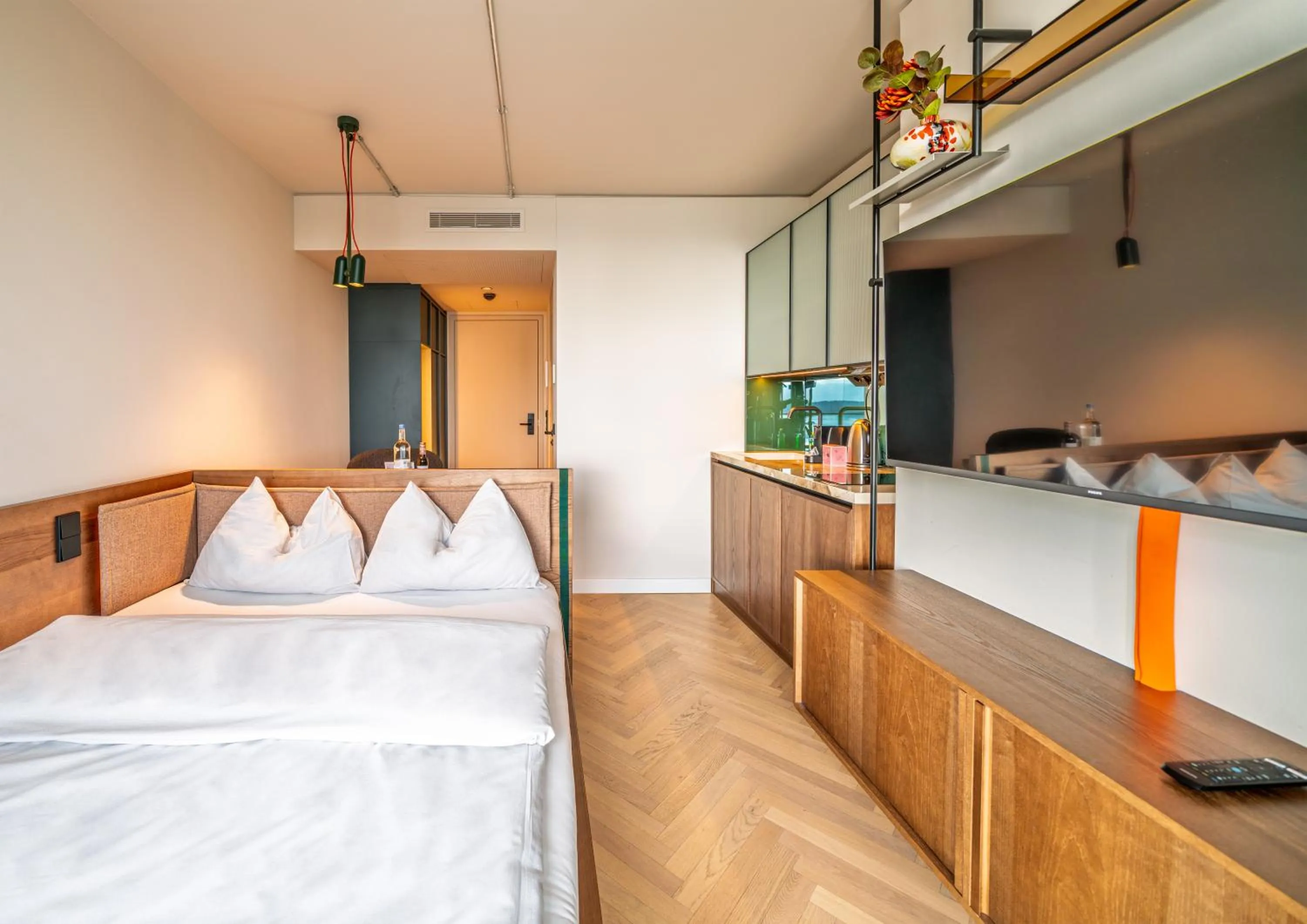 Bed in The Zipper Hotel und Apartments