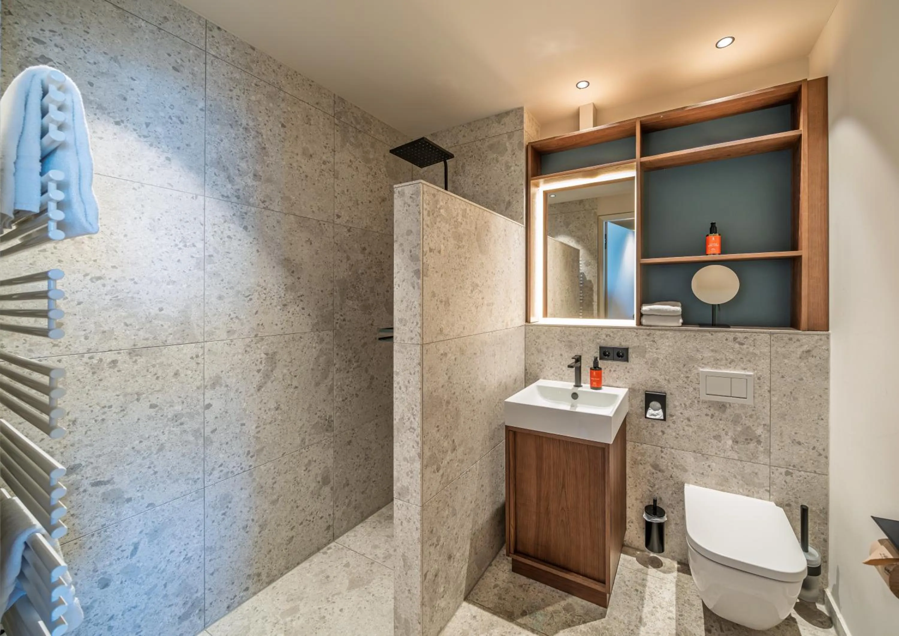 Shower in The Zipper Hotel und Apartments