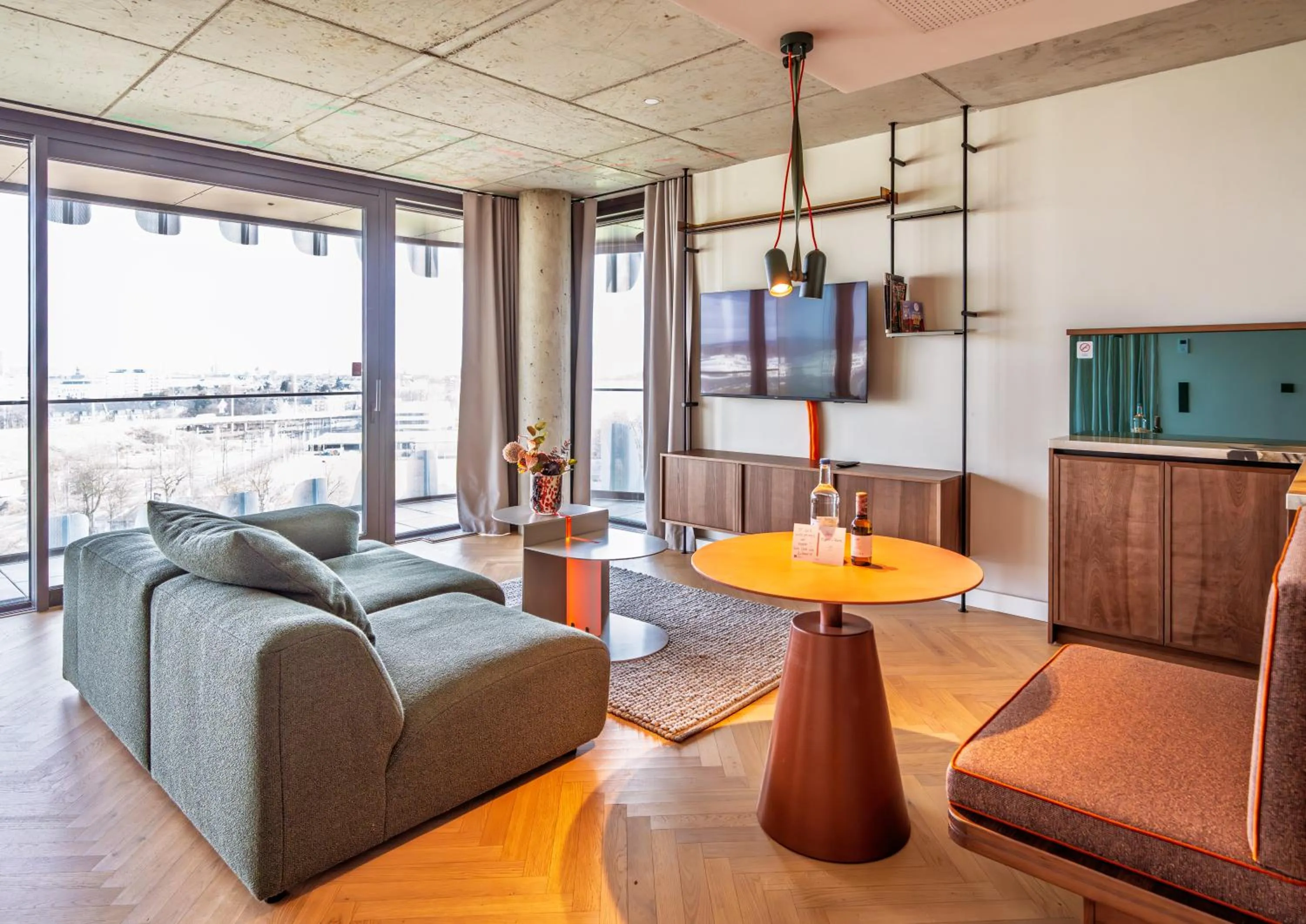 TV and multimedia in The Zipper Hotel und Apartments