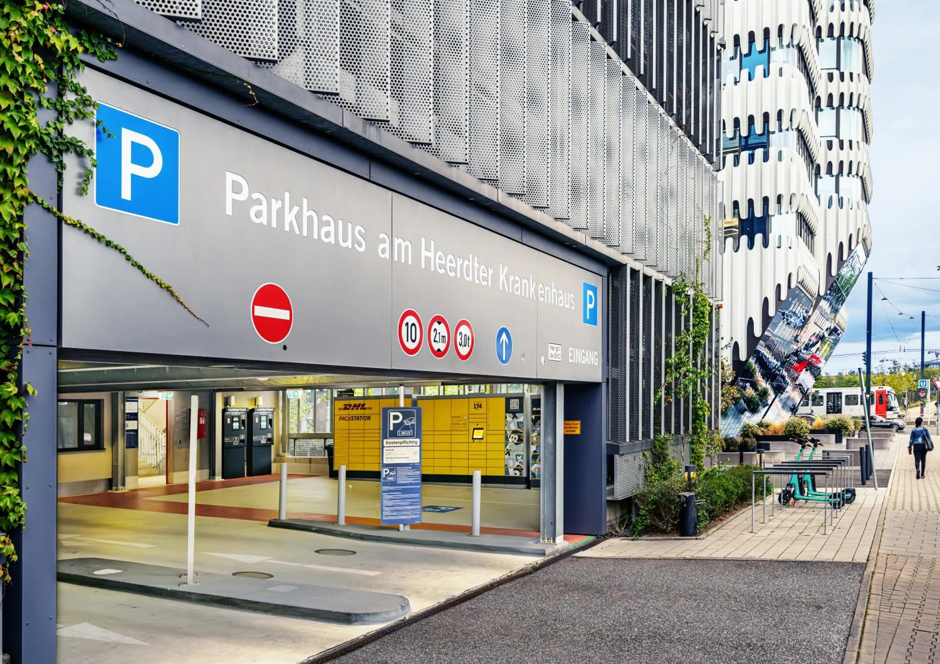 Parking in The Zipper Hotel und Apartments