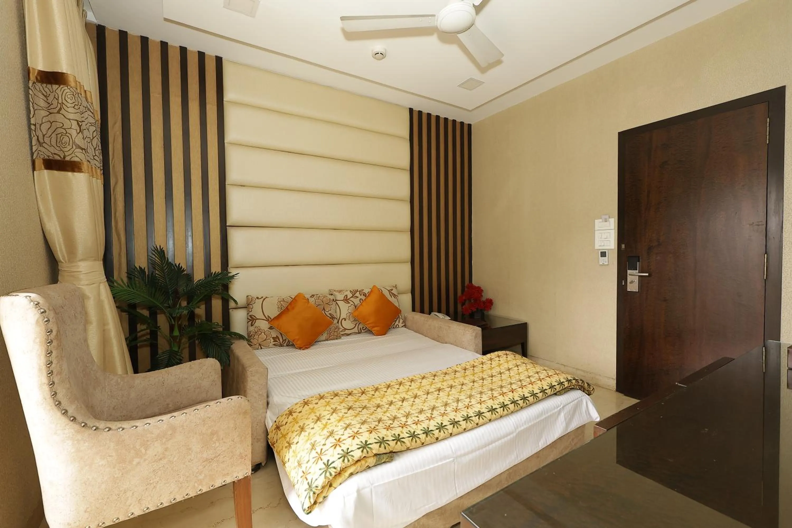 Living room, Bed in Kailash Parbat