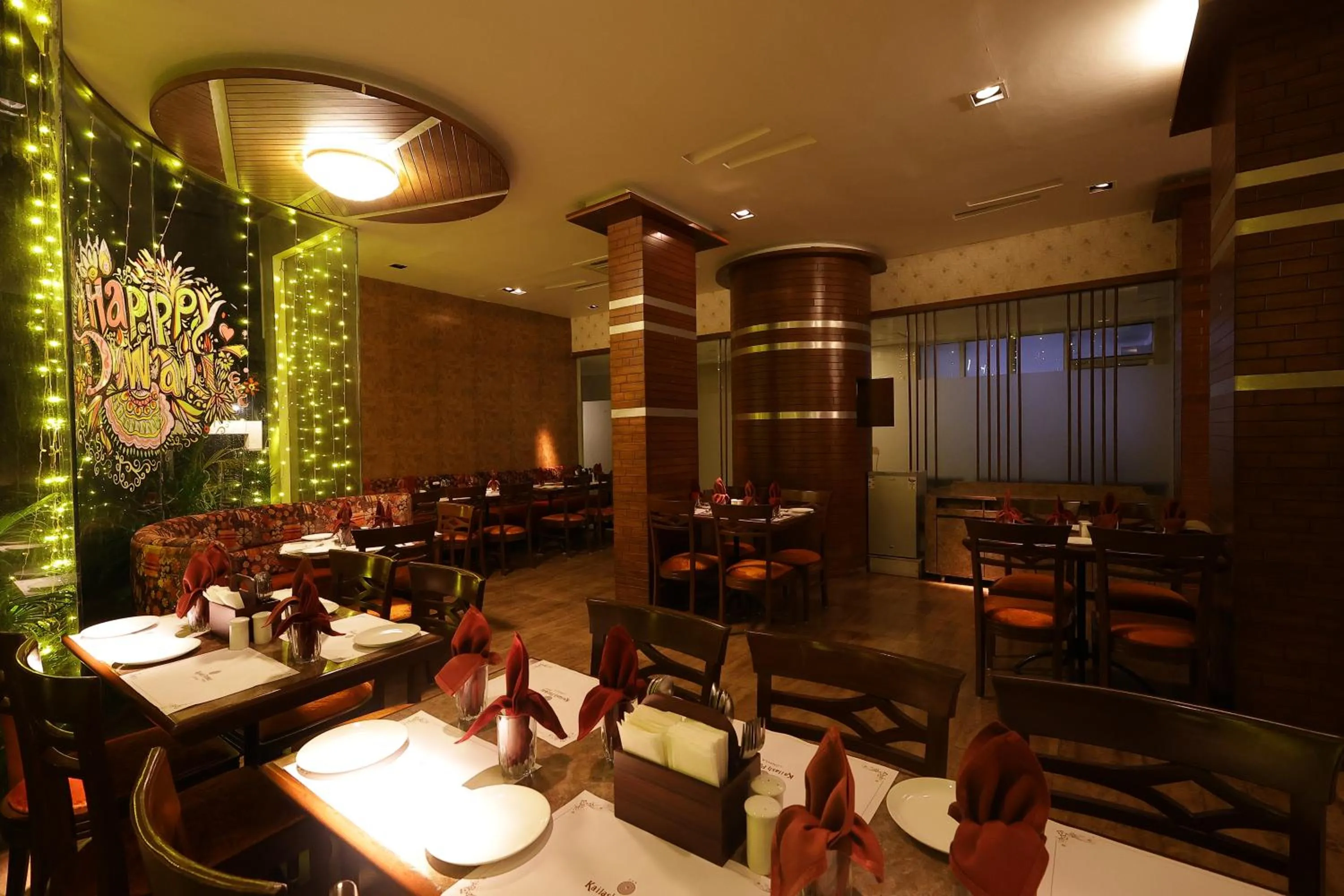 Restaurant/places to eat in Kailash Parbat