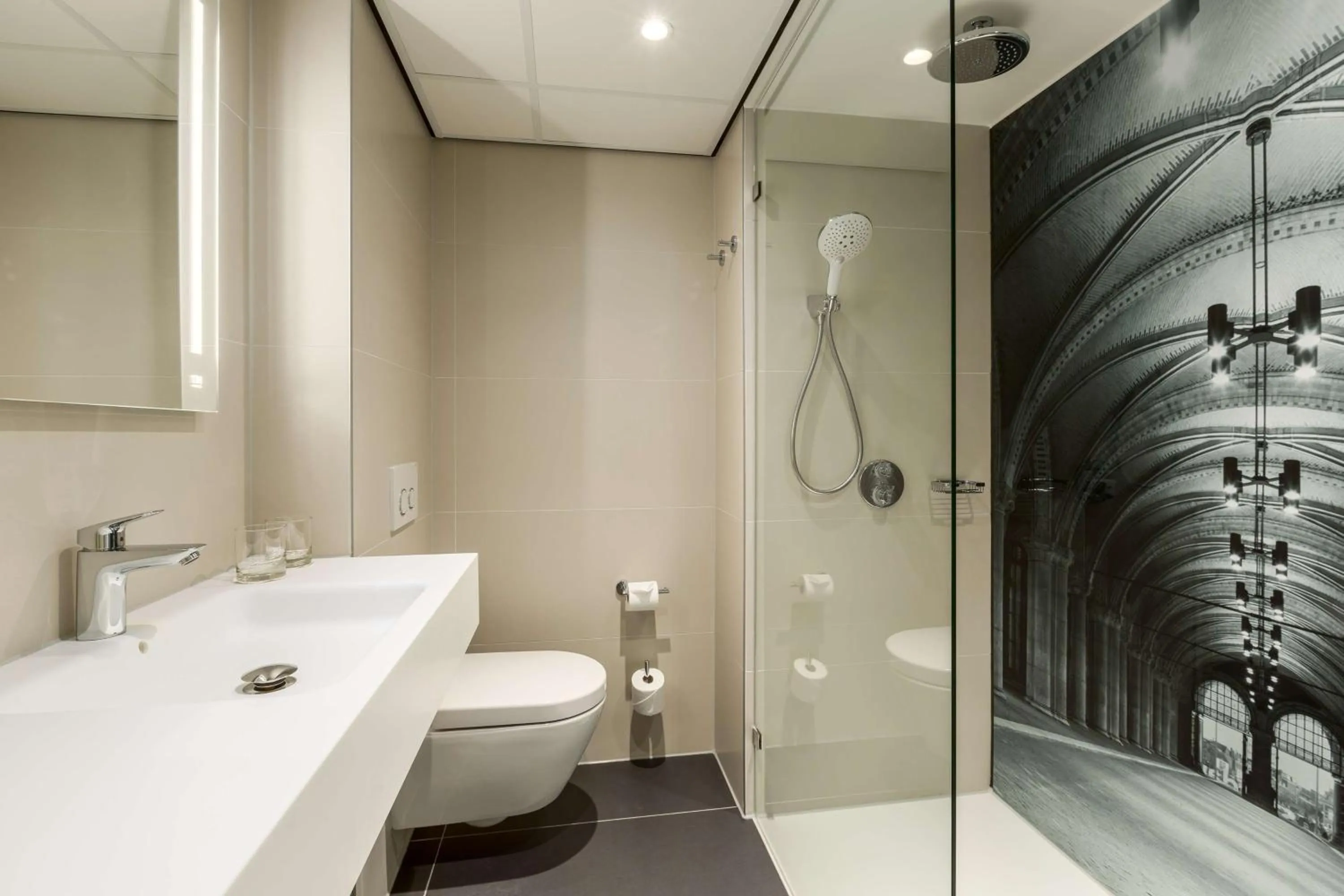 Bathroom in NH Amsterdam Schiphol Airport