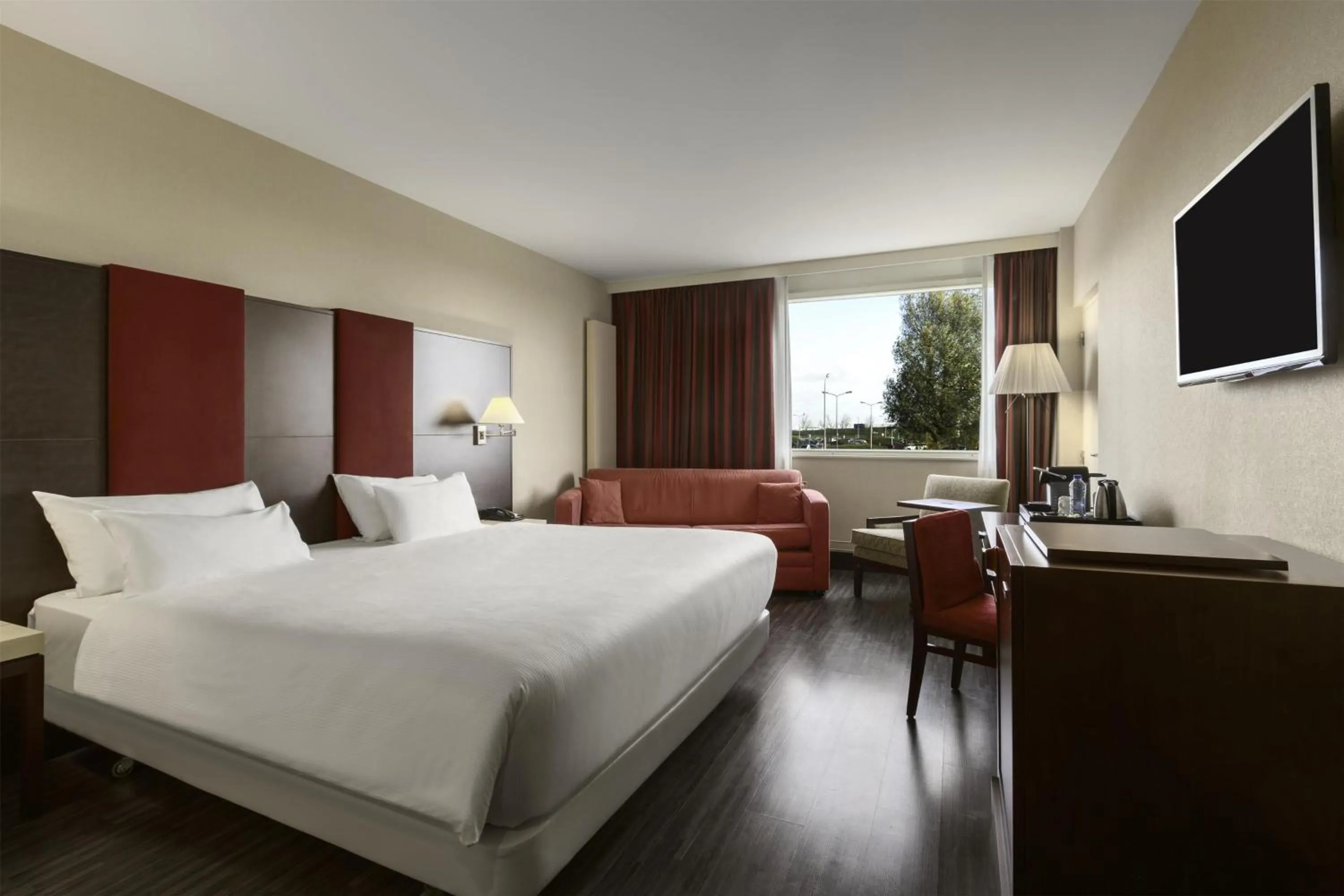 Bedroom, Bed in NH Amsterdam Schiphol Airport