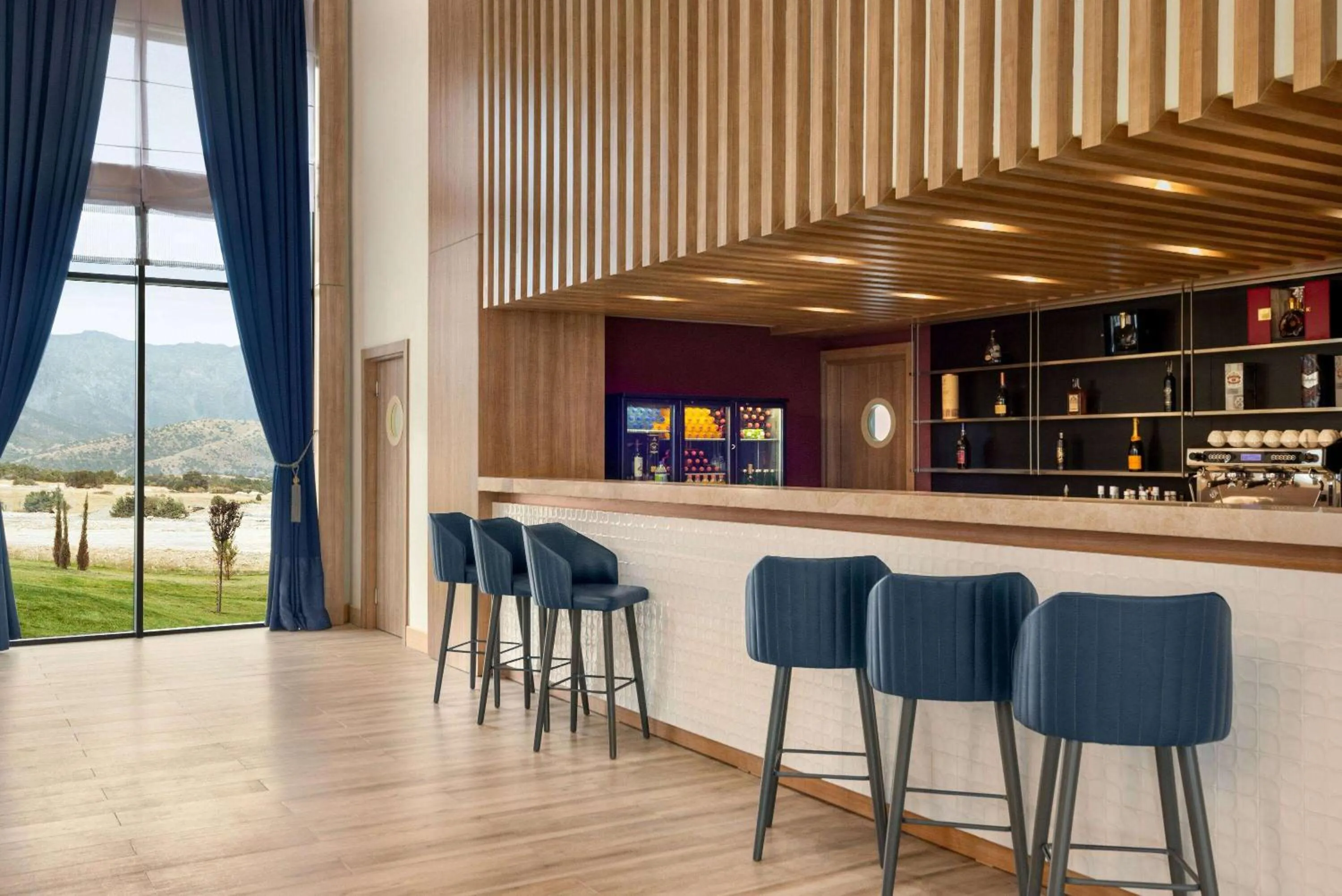 Lounge or bar in Ramada Encore by Wyndham Zomin