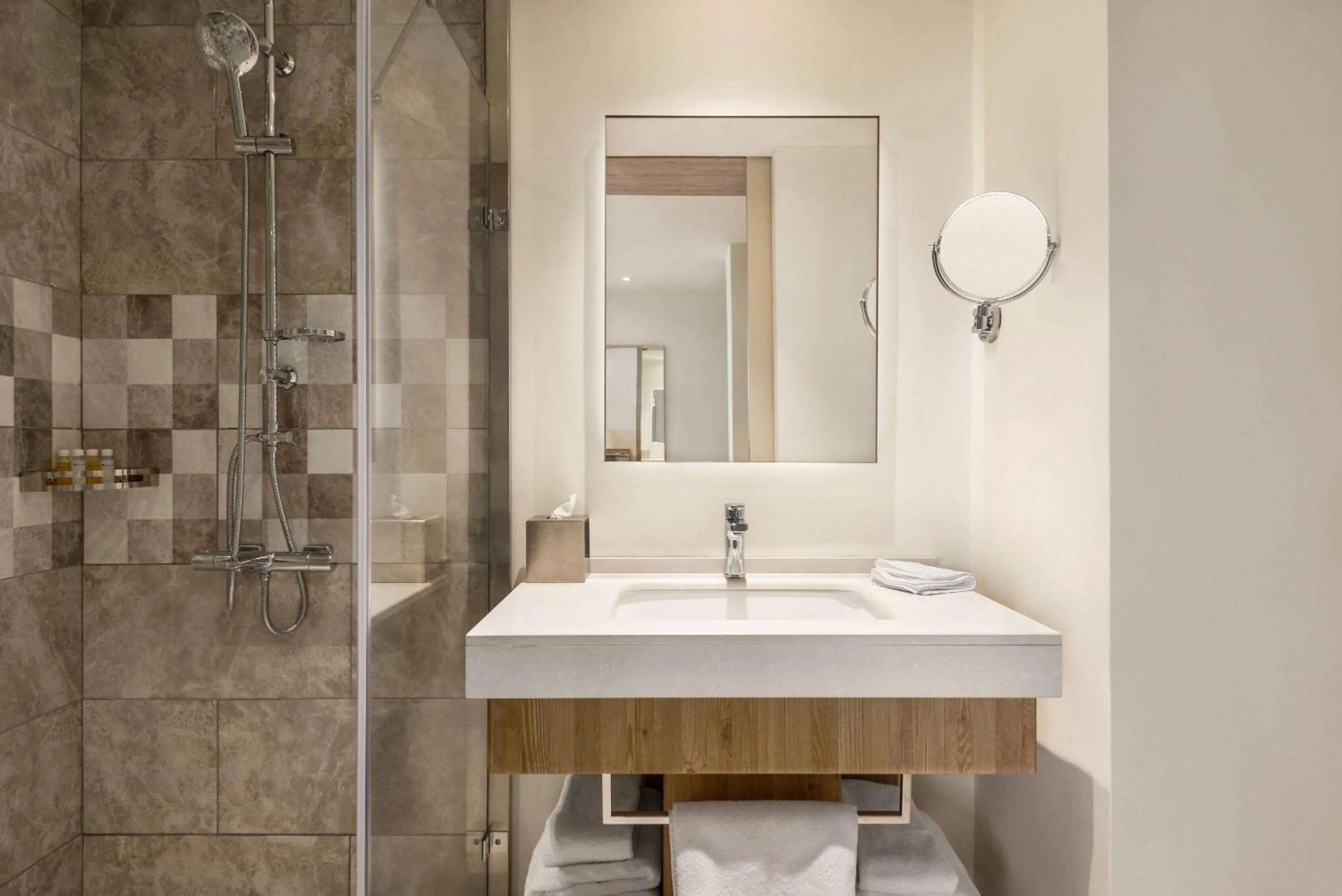 TV and multimedia in Ramada Encore by Wyndham Zomin