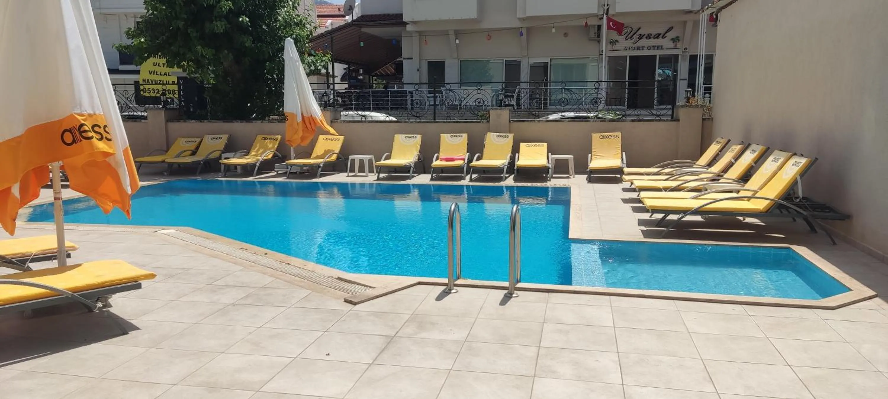 Swimming pool in Emilia Otel