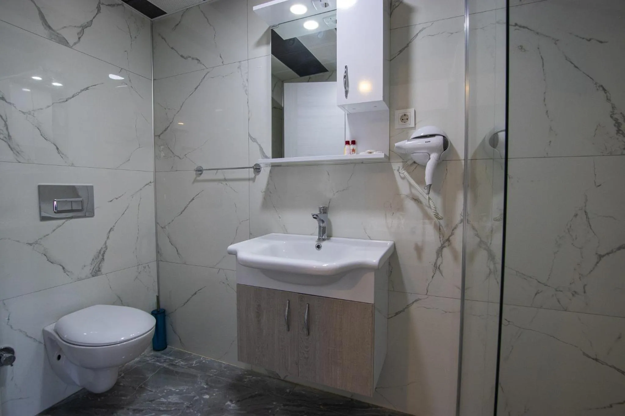 Bathroom in Emilia Otel