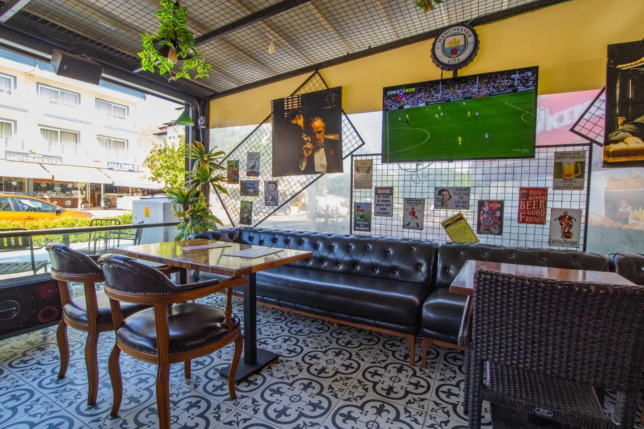 Restaurant/places to eat in Emilia Otel