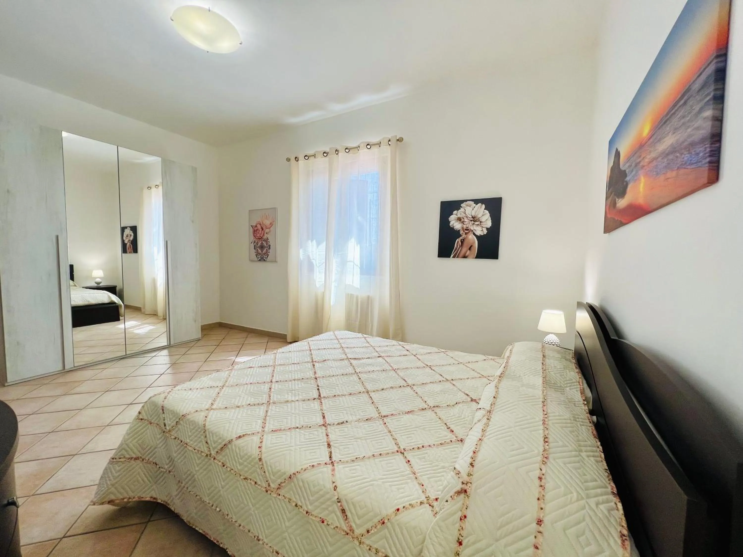 Photo of the whole room, Bed in Villa Genova