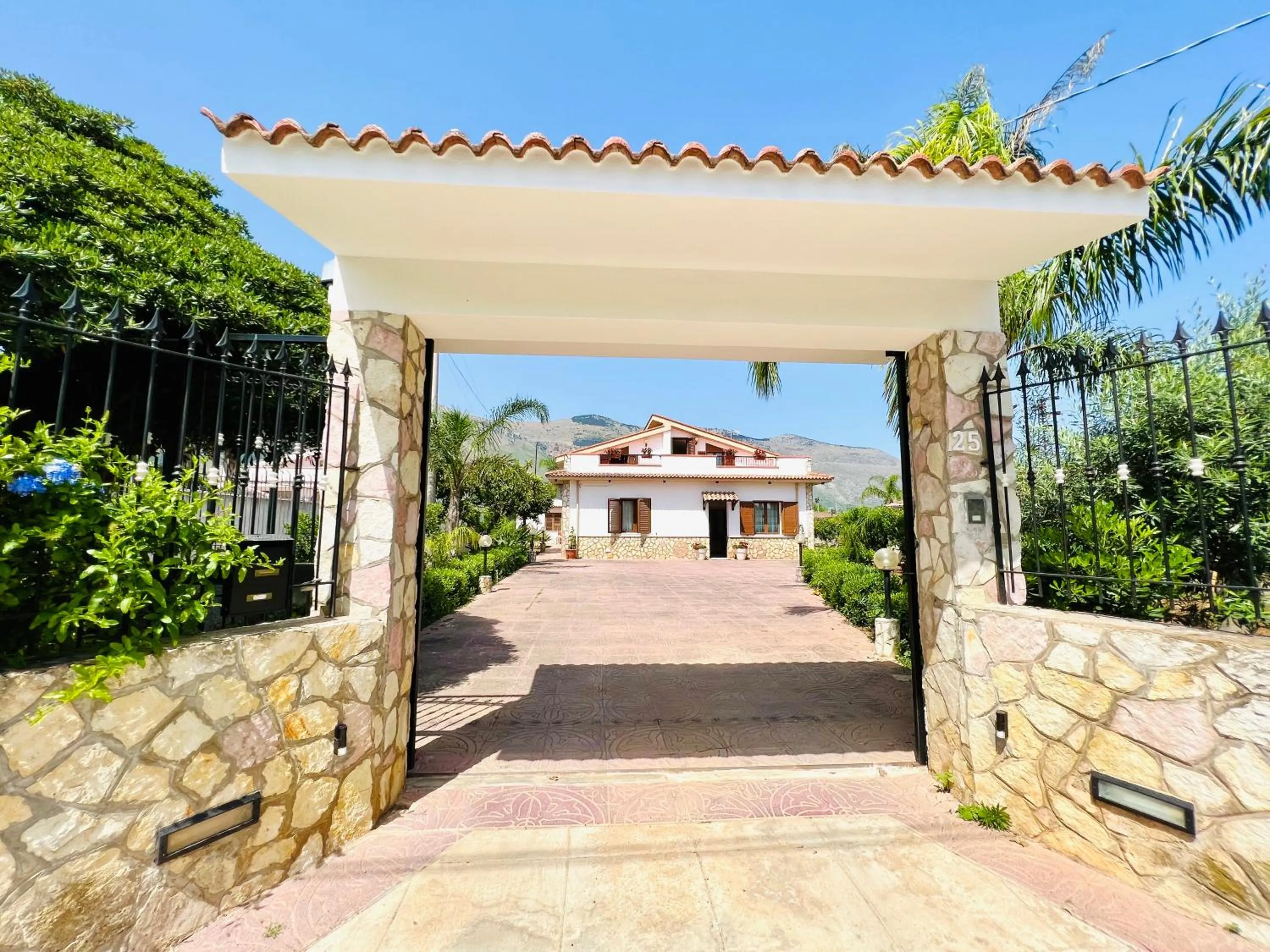 Property building in Villa Genova