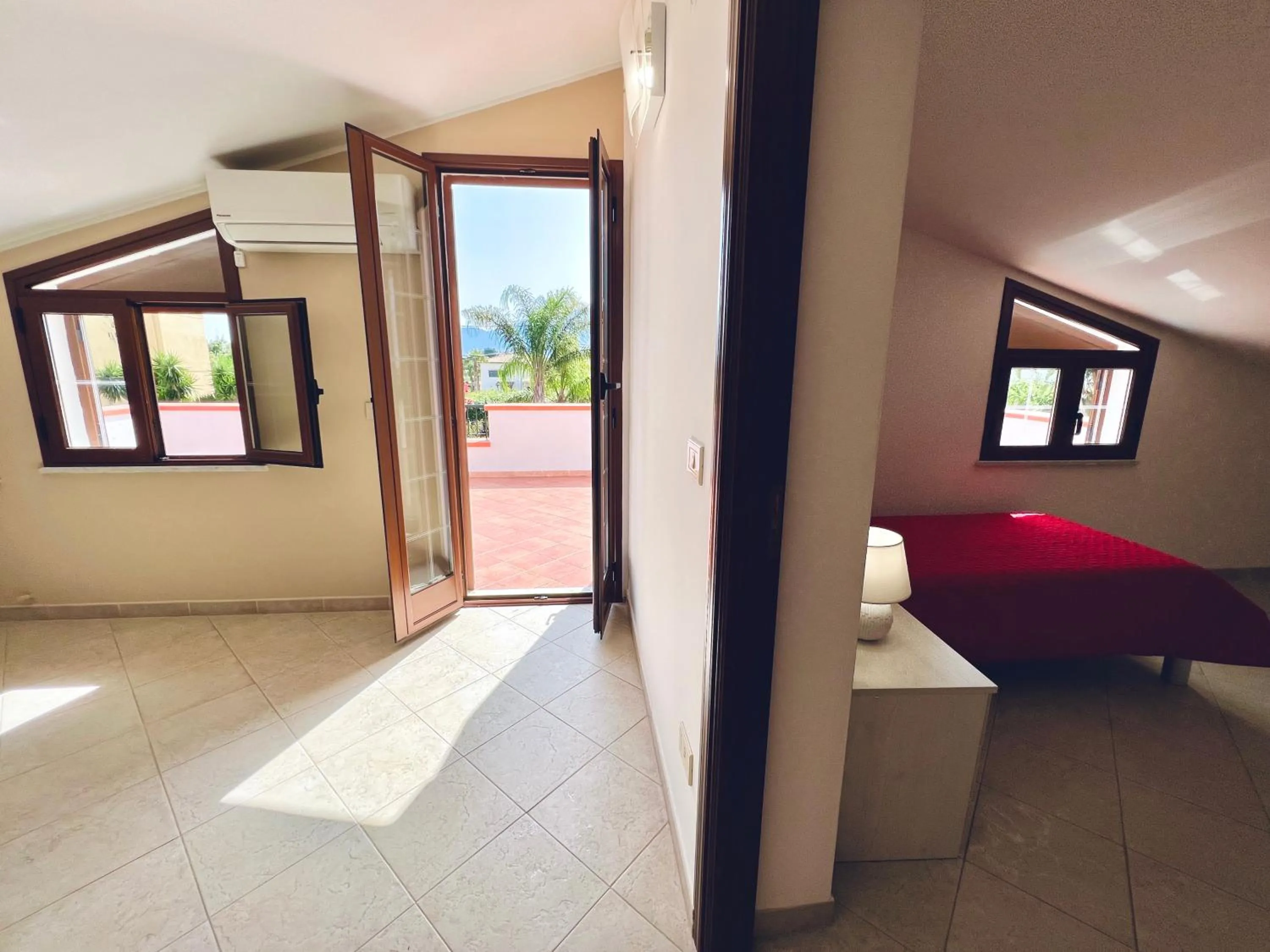 Photo of the whole room, Bed in Villa Genova